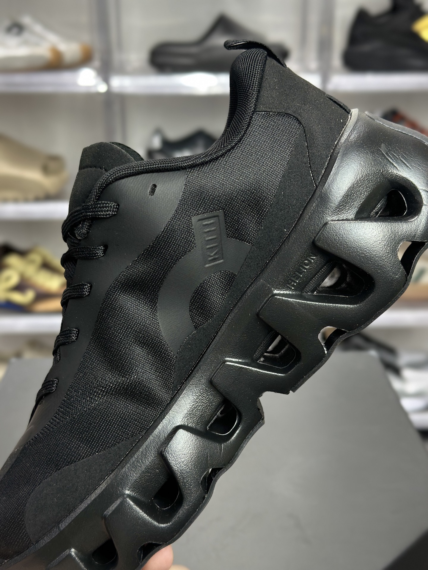 On Running x Kith Cloudswift K-Tech 1 全黑机能联名跑鞋-High Quatity Cheap Brand wholesale wholesaler seller Clothes Bags handbags Sneakers Top Fashion Clothing Shoes from China Factory Chinese suppliers best Quality Beautiful Price On Running x Kith Cloudswift K-Tech 1 全黑机能联名跑鞋