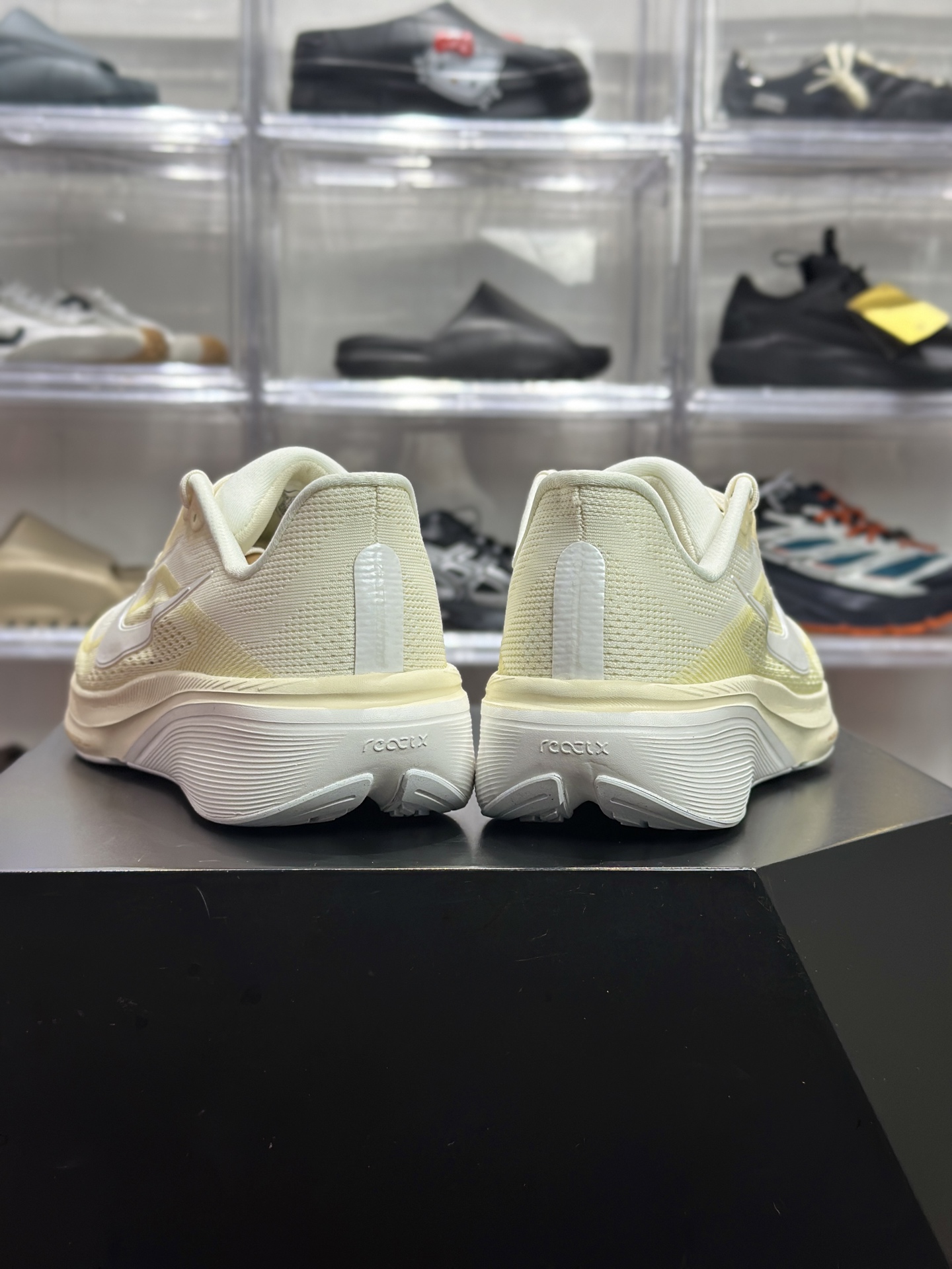 Nike Air Zoom Pegasus 42 奶黄渐变专业跑鞋 FB1831-High Quatity Cheap Brand wholesale wholesaler seller Clothes Bags handbags Sneakers Top Fashion Clothing Shoes from China Factory Chinese suppliers best Quality Beautiful Price Nike Air Zoom Pegasus 42 奶黄渐变专业跑鞋 FB1831