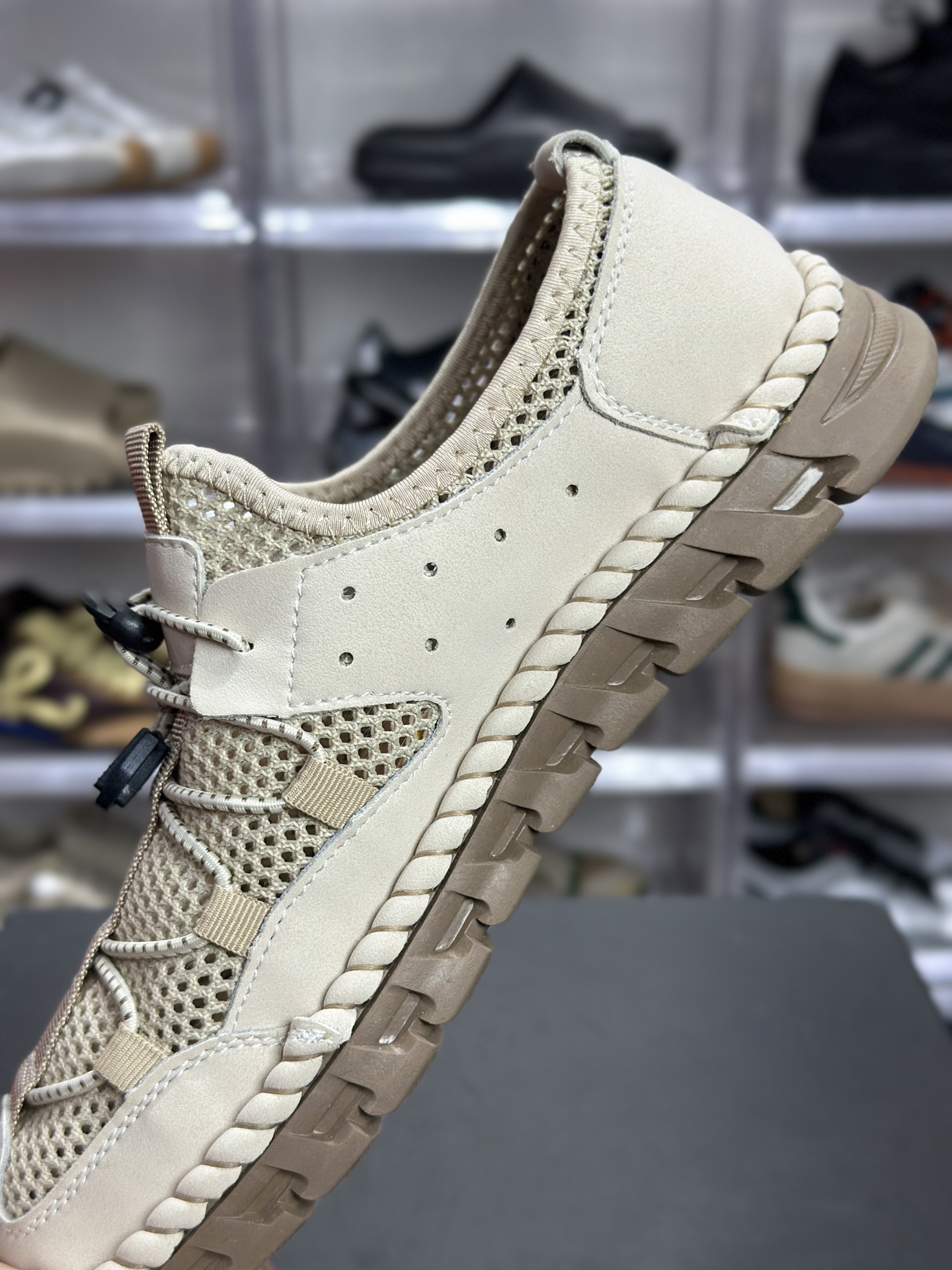 ECCO Biom BoJuel 米白镂空户外休闲鞋 77871-010
