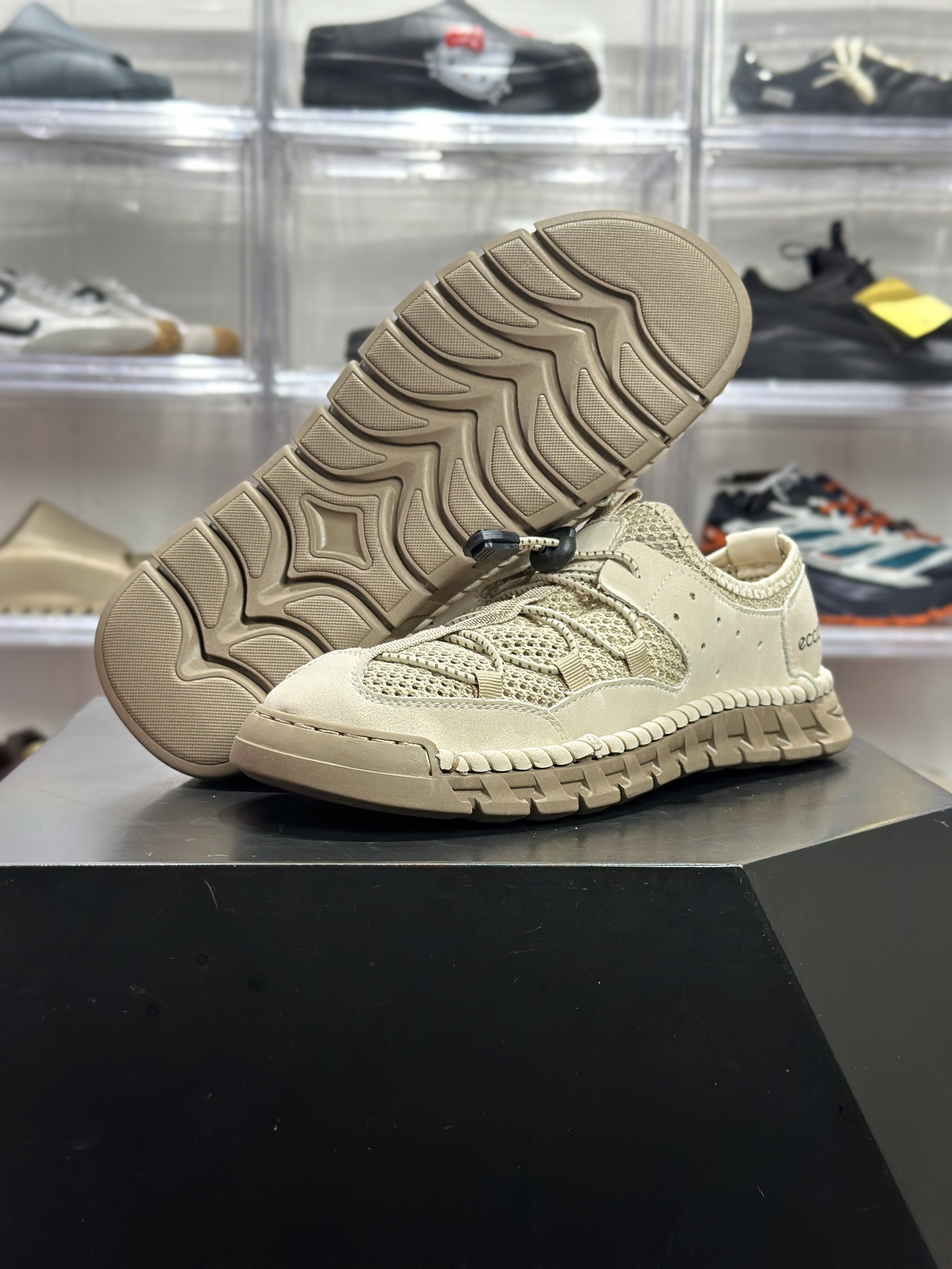 ECCO Biom BoJuel 米白镂空户外休闲鞋 77871-010