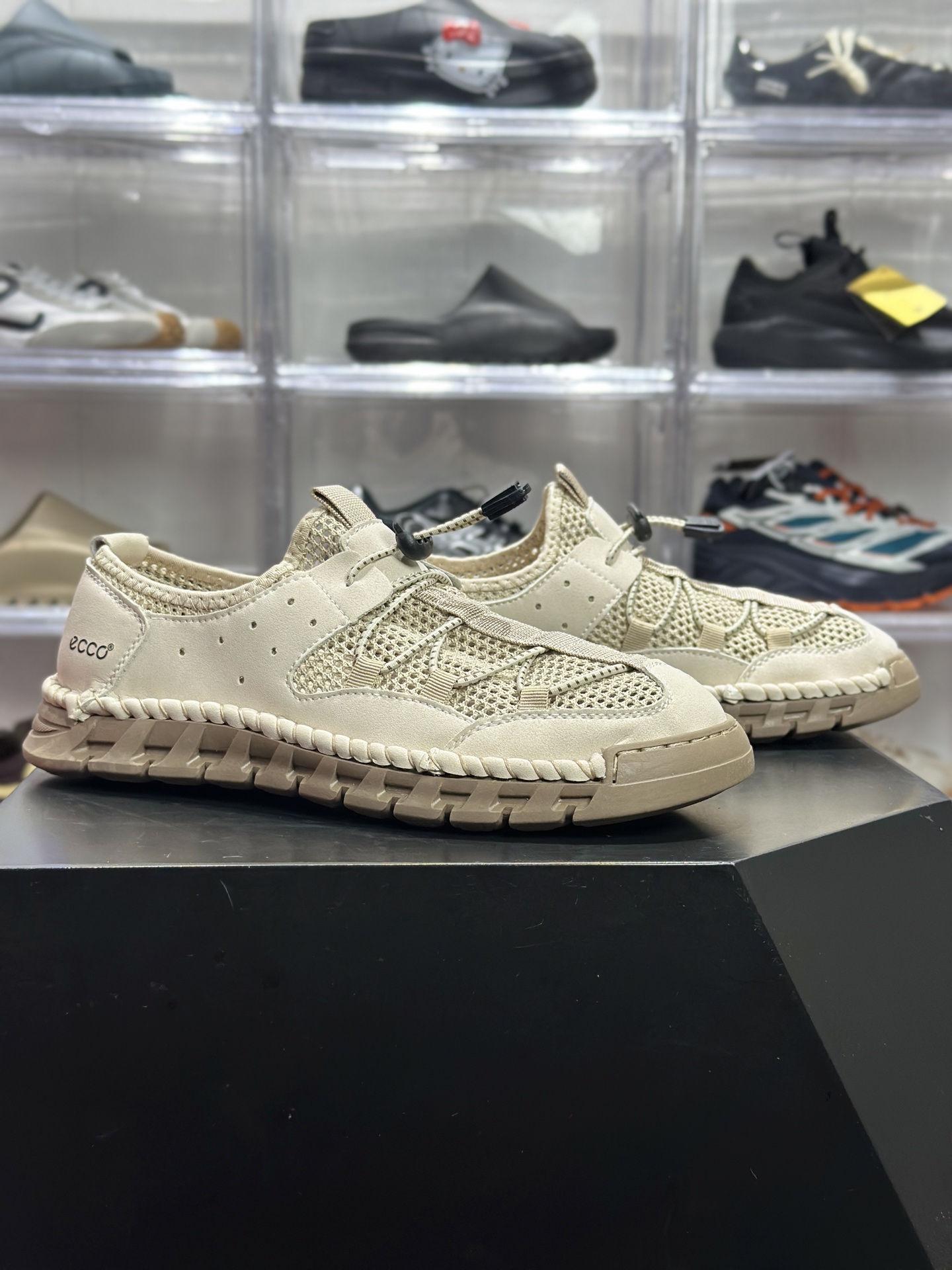 ECCO Biom BoJuel 米白镂空户外休闲鞋 77871-010