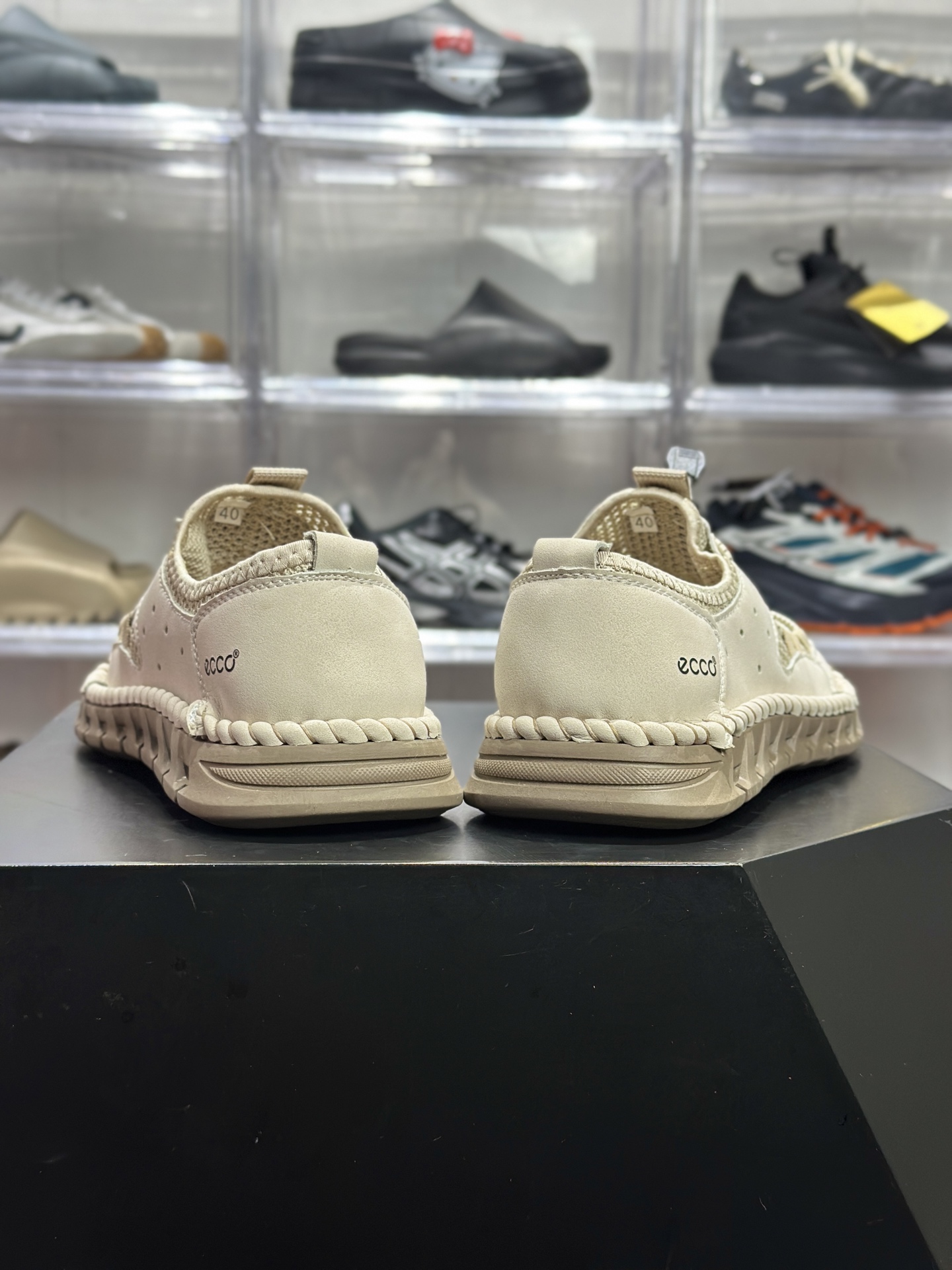 ECCO Biom BoJuel 米白镂空户外休闲鞋 77871-010