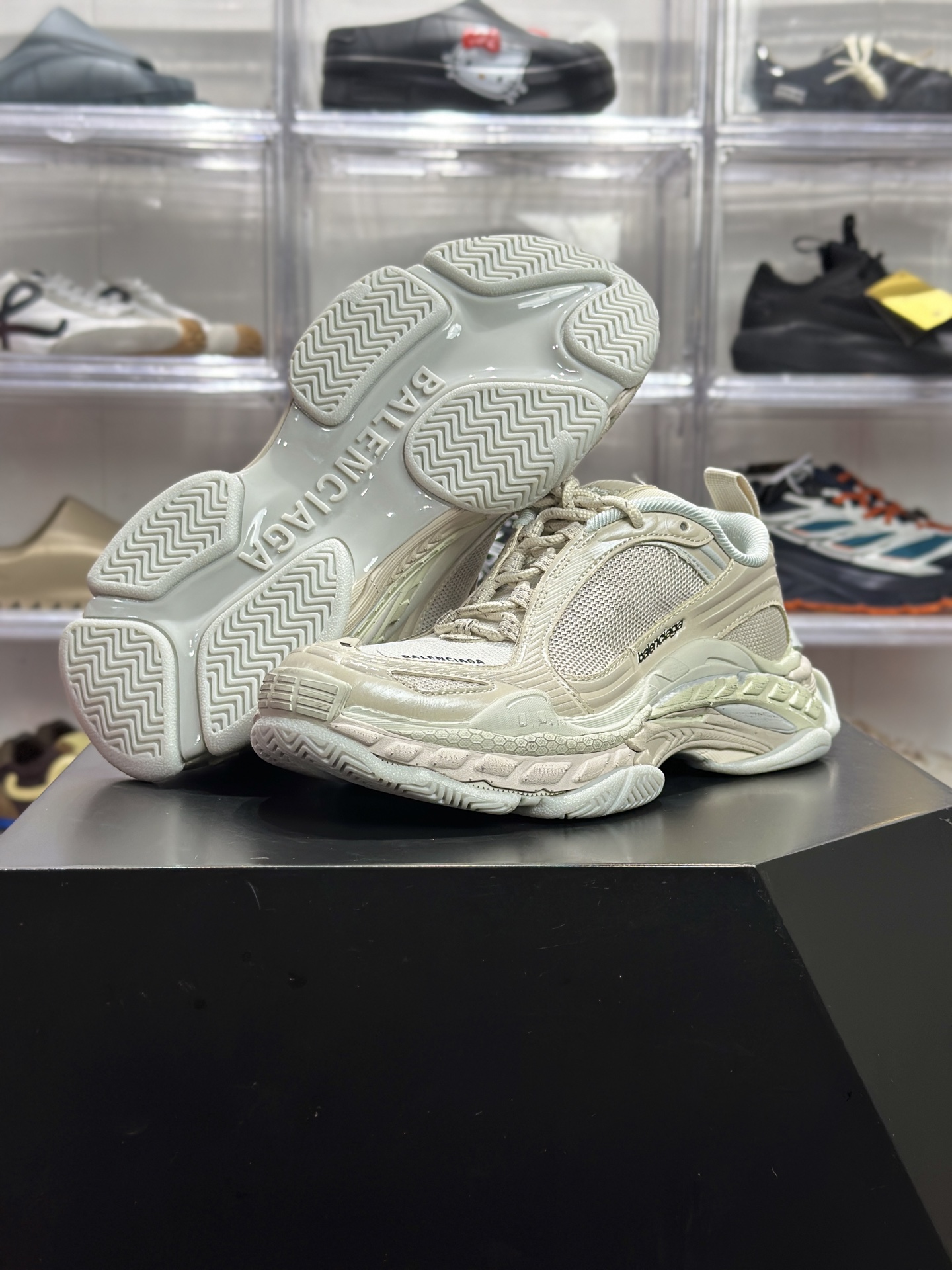 Balenciaga Triple S 浅灰蛋壳色复古老爹鞋 564581W1R5S2-High Quatity Cheap Brand wholesale wholesaler seller Clothes Bags handbags Sneakers Top Fashion Clothing Shoes from China Factory Chinese suppliers best Quality Beautiful Price Balenciaga Triple S 浅灰蛋壳色复古老爹鞋 564581W1R5S2
