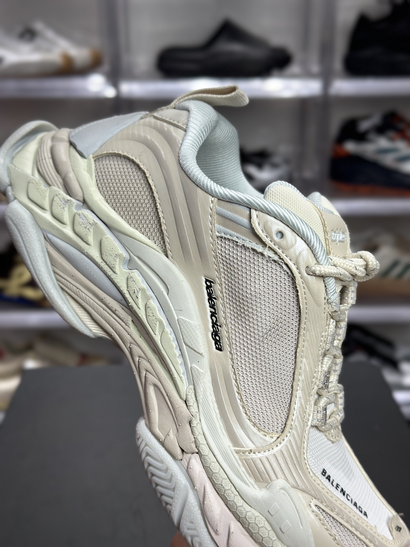 Balenciaga Triple S 浅灰蛋壳色复古老爹鞋 564581W1R5S2-High Quatity Cheap Brand wholesale wholesaler seller Clothes Bags handbags Sneakers Top Fashion Clothing Shoes from China Factory Chinese suppliers best Quality Beautiful Price Balenciaga Triple S 浅灰蛋壳色复古老爹鞋 564581W1R5S2