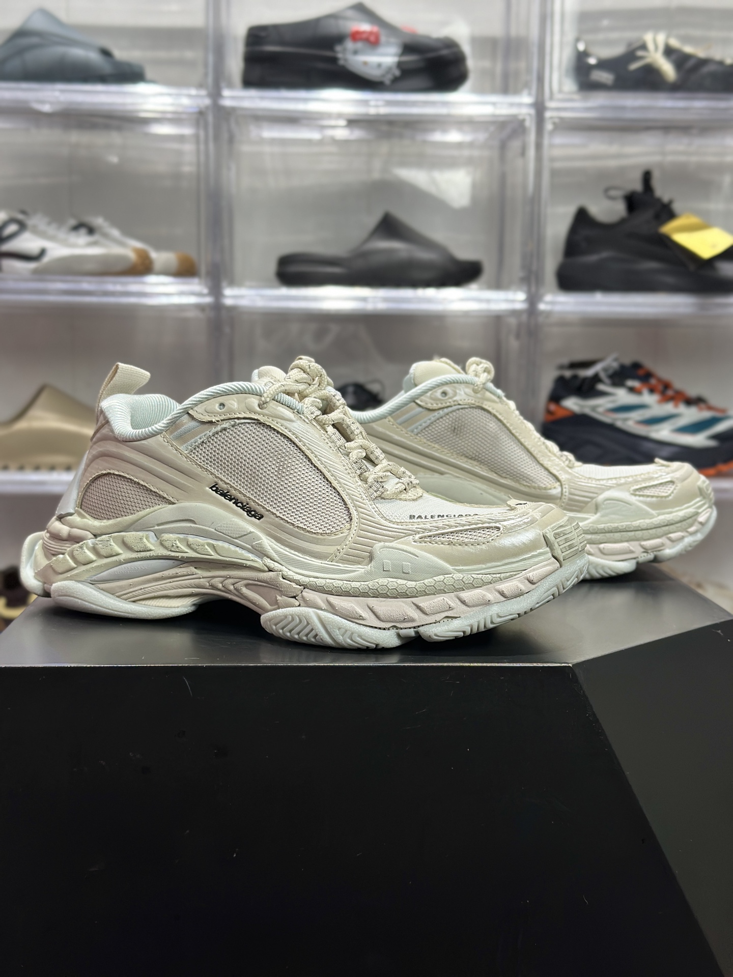 Balenciaga Triple S 浅灰蛋壳色复古老爹鞋 564581W1R5S2-High Quatity Cheap Brand wholesale wholesaler seller Clothes Bags handbags Sneakers Top Fashion Clothing Shoes from China Factory Chinese suppliers best Quality Beautiful Price Balenciaga Triple S 浅灰蛋壳色复古老爹鞋 564581W1R5S2