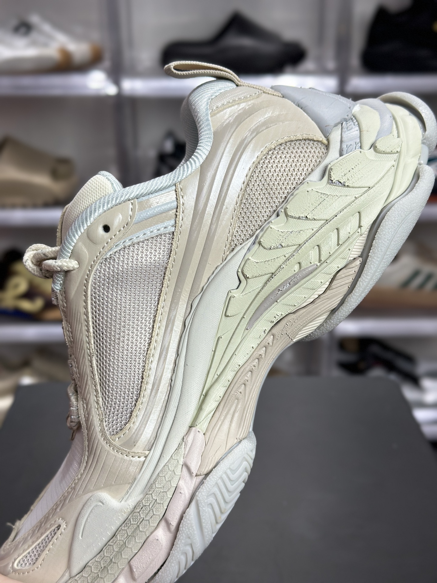 Balenciaga Triple S 浅灰蛋壳色复古老爹鞋 564581W1R5S2-High Quatity Cheap Brand wholesale wholesaler seller Clothes Bags handbags Sneakers Top Fashion Clothing Shoes from China Factory Chinese suppliers best Quality Beautiful Price Balenciaga Triple S 浅灰蛋壳色复古老爹鞋 564581W1R5S2