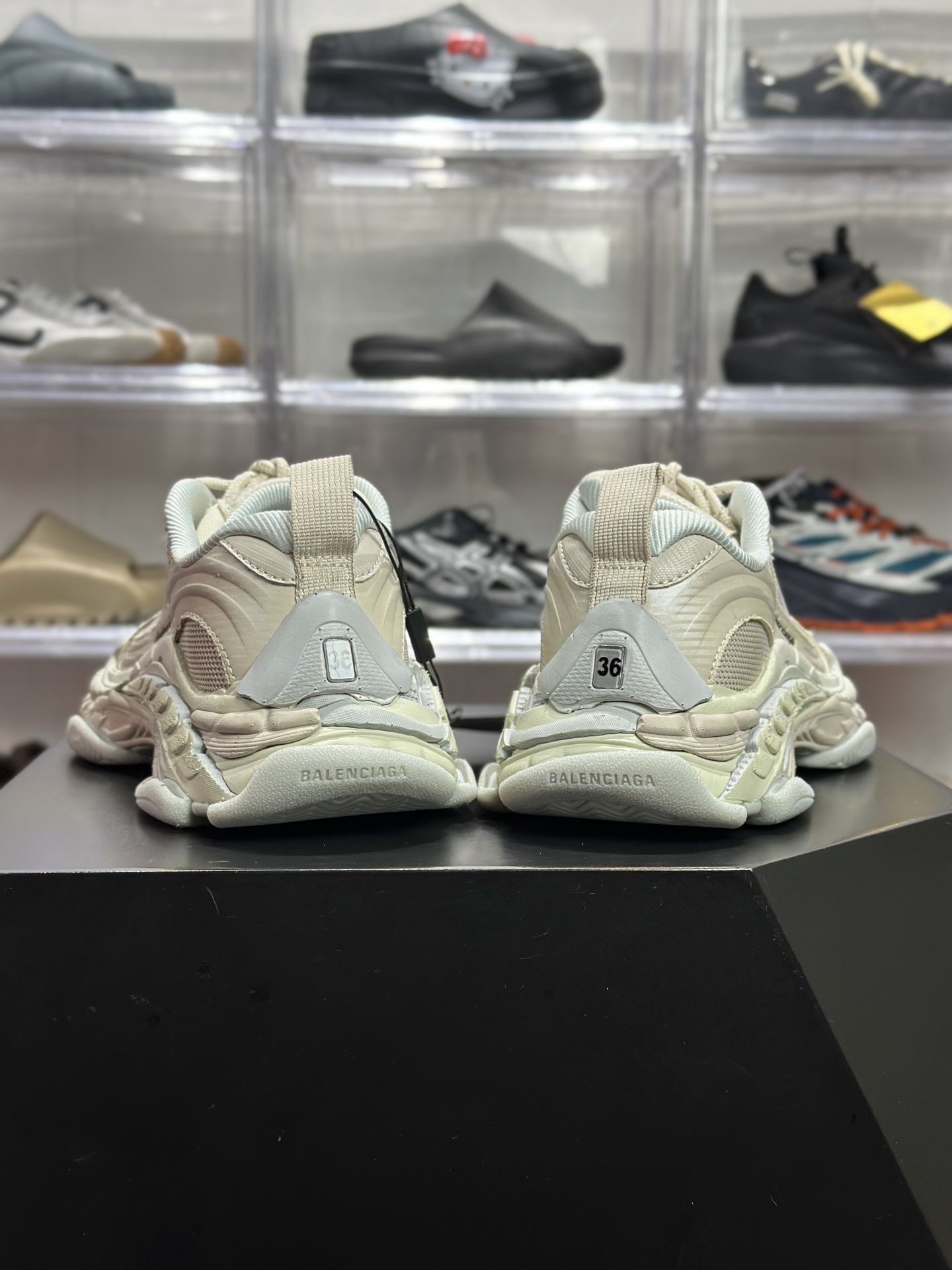 Balenciaga Triple S 浅灰蛋壳色复古老爹鞋 564581W1R5S2-High Quatity Cheap Brand wholesale wholesaler seller Clothes Bags handbags Sneakers Top Fashion Clothing Shoes from China Factory Chinese suppliers best Quality Beautiful Price Balenciaga Triple S 浅灰蛋壳色复古老爹鞋 564581W1R5S2