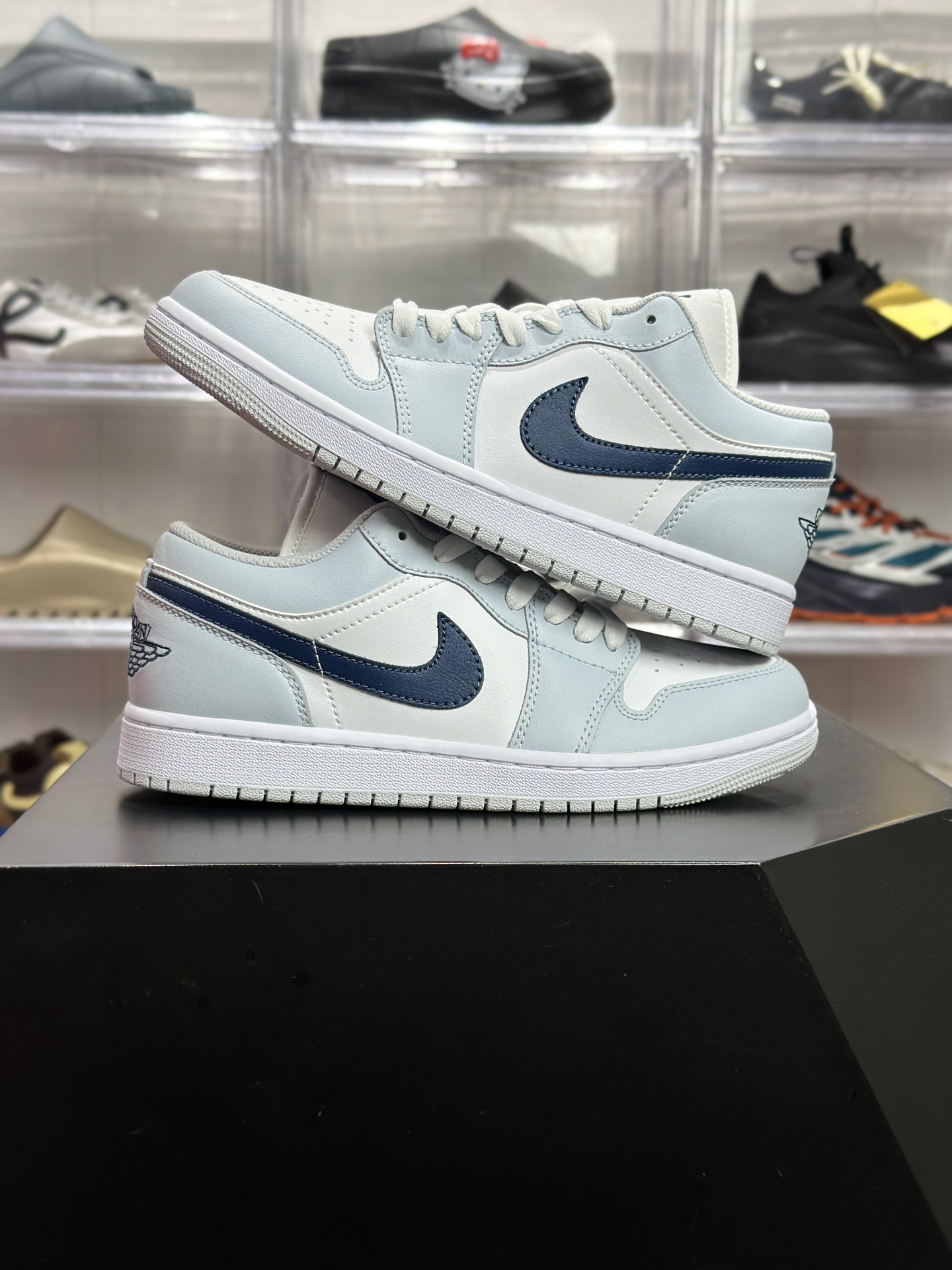 200 Air Jordan 1 Low AJ1 低帮 浅灰藏青经典低帮篮球鞋 553558-400-Chinese UA Cheap High Quatity Brand Clothes Bags handbags Sneakers wholesale wholesaler seller from China Factory suppliers Fashion Clothing Shoes best Quality Beautiful Price 200 Air Jordan 1 Low AJ1 低帮 浅灰藏青经典低帮篮球鞋 553558-400