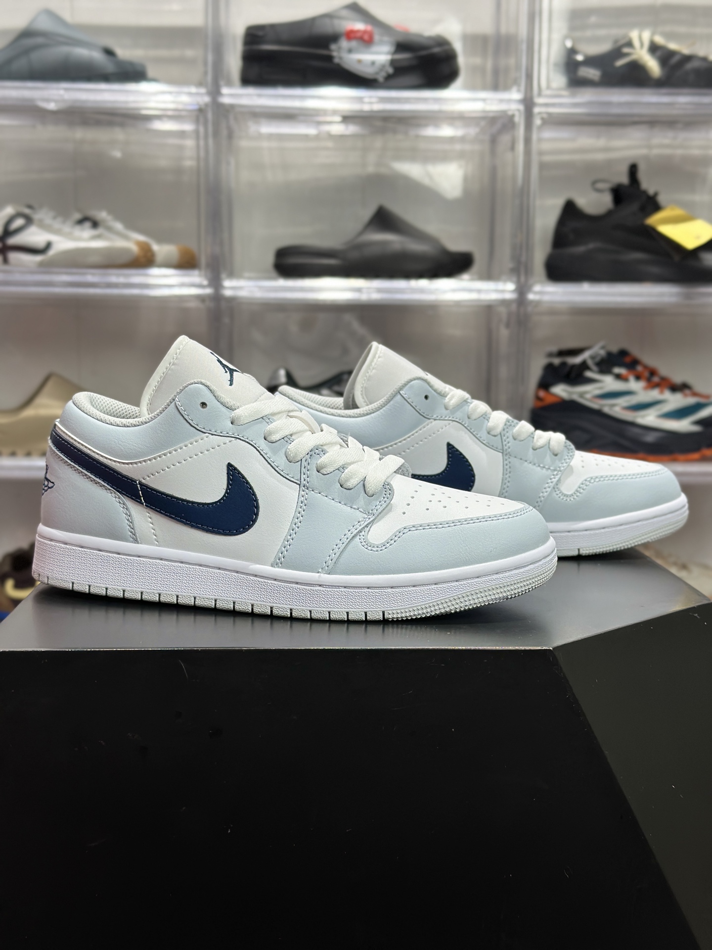 200 Air Jordan 1 Low AJ1 低帮 浅灰藏青经典低帮篮球鞋 553558-400-Chinese UA Cheap High Quatity Brand Clothes Bags handbags Sneakers wholesale wholesaler seller from China Factory suppliers Fashion Clothing Shoes best Quality Beautiful Price 200 Air Jordan 1 Low AJ1 低帮 浅灰藏青经典低帮篮球鞋 553558-400