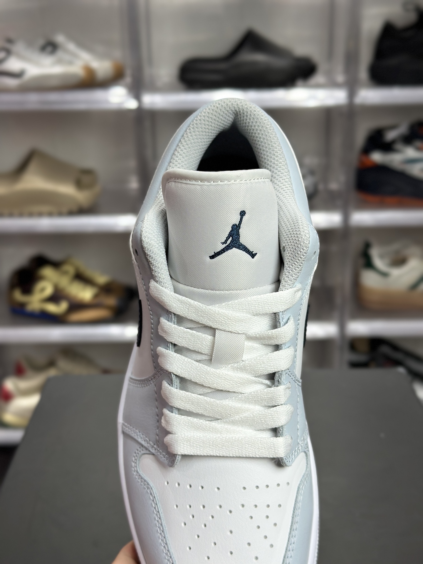 200 Air Jordan 1 Low AJ1 低帮 浅灰藏青经典低帮篮球鞋 553558-400-Chinese UA Cheap High Quatity Brand Clothes Bags handbags Sneakers wholesale wholesaler seller from China Factory suppliers Fashion Clothing Shoes best Quality Beautiful Price 200 Air Jordan 1 Low AJ1 低帮 浅灰藏青经典低帮篮球鞋 553558-400
