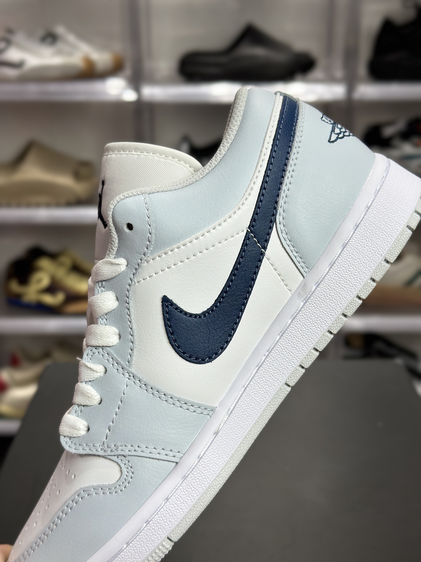 200 Air Jordan 1 Low AJ1 低帮 浅灰藏青经典低帮篮球鞋 553558-400-Chinese UA Cheap High Quatity Brand Clothes Bags handbags Sneakers wholesale wholesaler seller from China Factory suppliers Fashion Clothing Shoes best Quality Beautiful Price 200 Air Jordan 1 Low AJ1 低帮 浅灰藏青经典低帮篮球鞋 553558-400