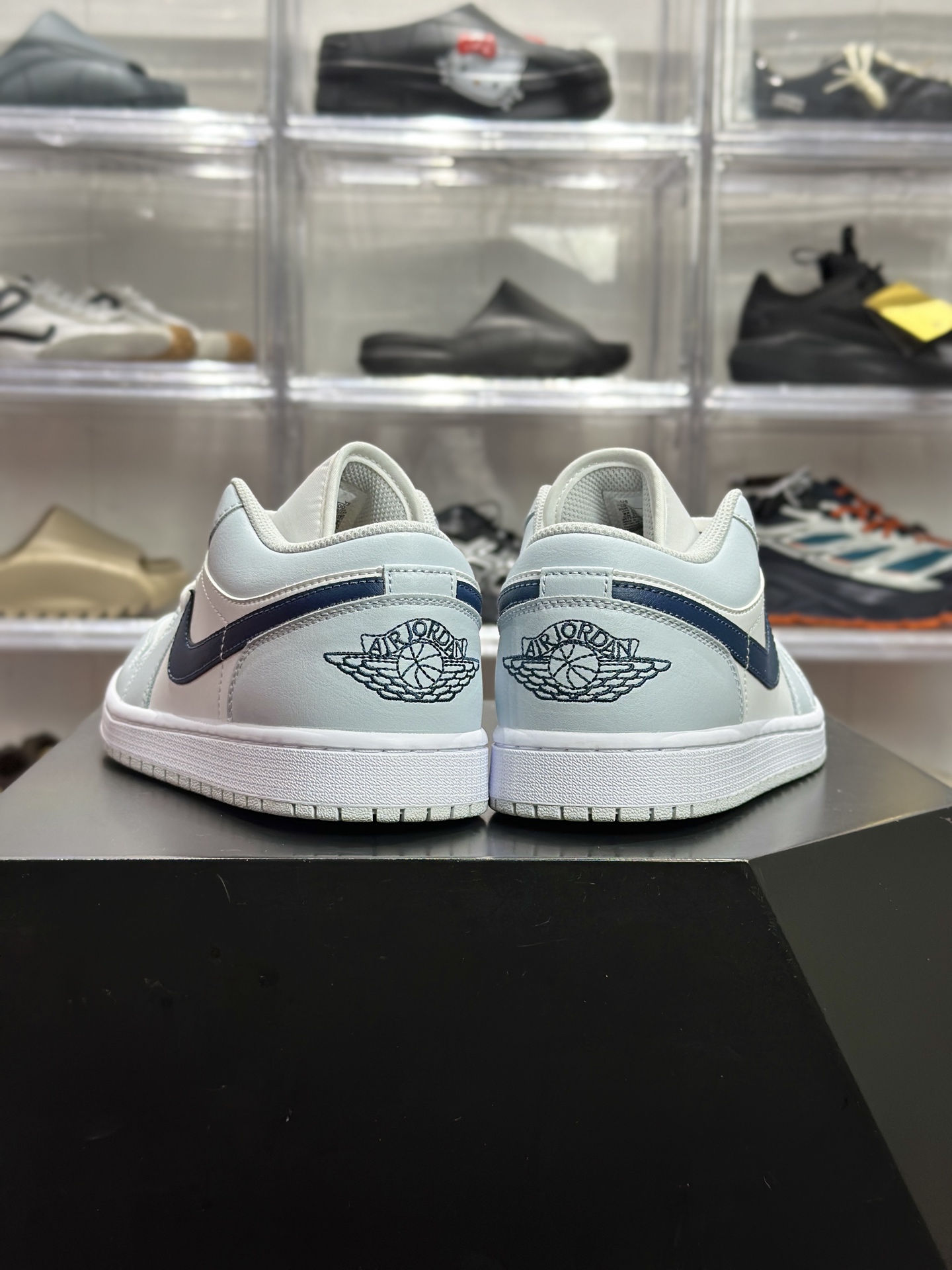 200 Air Jordan 1 Low AJ1 低帮 浅灰藏青经典低帮篮球鞋 553558-400-Chinese UA Cheap High Quatity Brand Clothes Bags handbags Sneakers wholesale wholesaler seller from China Factory suppliers Fashion Clothing Shoes best Quality Beautiful Price 200 Air Jordan 1 Low AJ1 低帮 浅灰藏青经典低帮篮球鞋 553558-400
