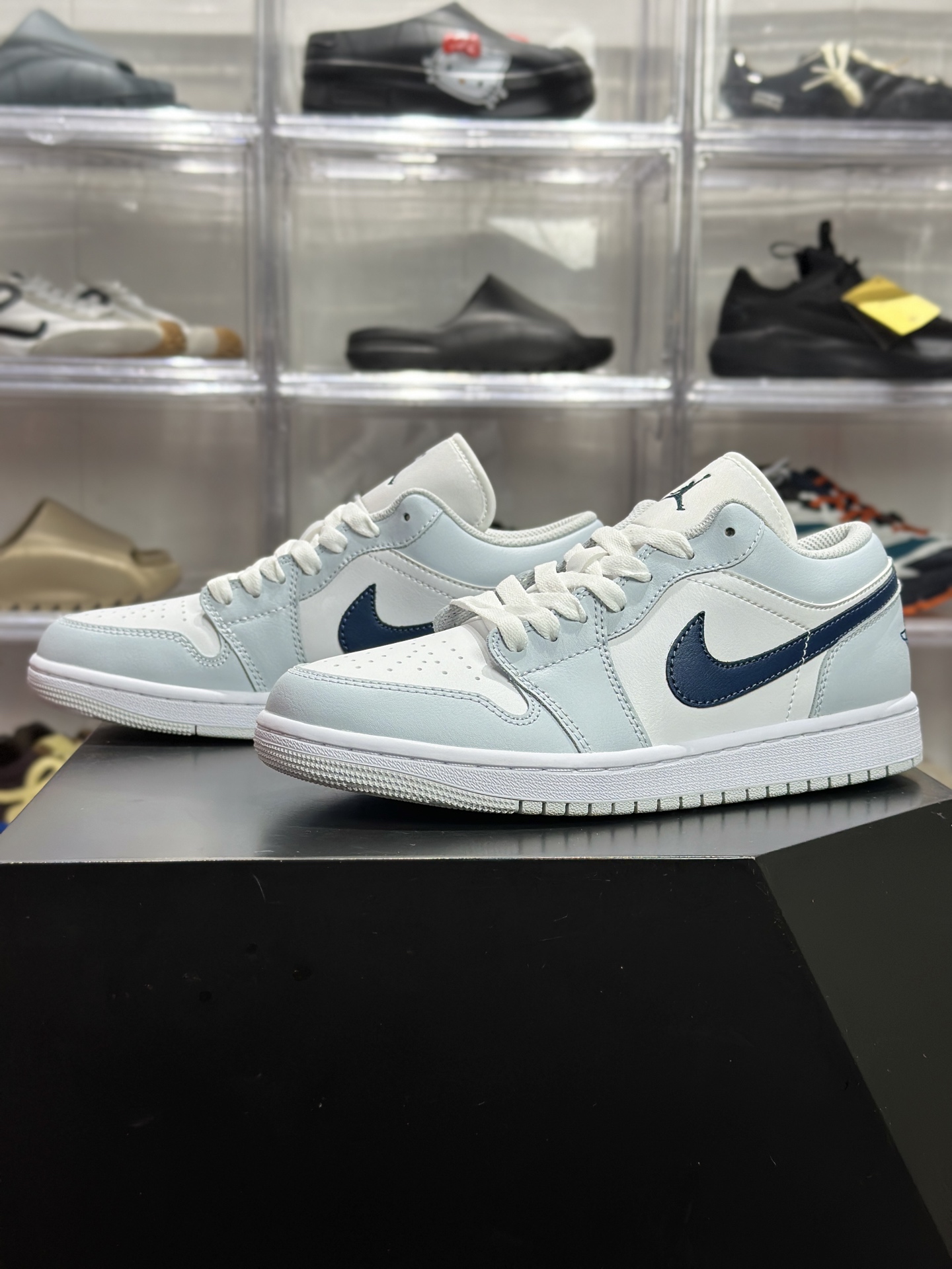 200 Air Jordan 1 Low AJ1 低帮 浅灰藏青经典低帮篮球鞋 553558-400-Chinese UA Cheap High Quatity Brand Clothes Bags handbags Sneakers wholesale wholesaler seller from China Factory suppliers Fashion Clothing Shoes best Quality Beautiful Price 200 Air Jordan 1 Low AJ1 低帮 浅灰藏青经典低帮篮球鞋 553558-400