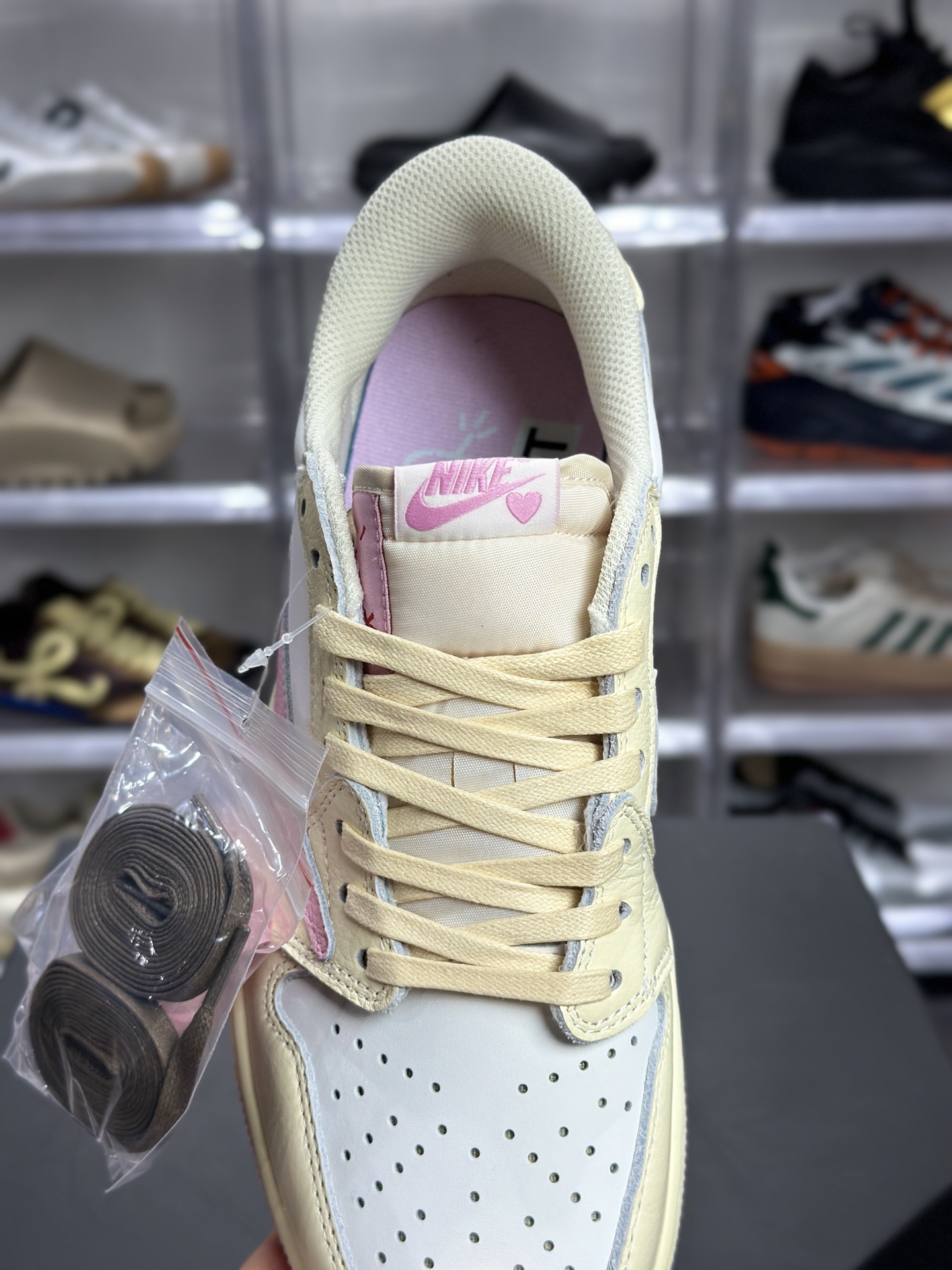 Air Jordan 1 Low 奶油粉低帮板鞋 AJ1低帮 奶油粉 1Q7661-100-莆田鞋,莆田鞋货源,高仿鞋,高仿鞋货源,安福档口,莆田高仿鞋,莆田鞋批发,高仿鞋批发,莆田高仿运动鞋,高仿运动鞋,莆田运动鞋 Air Jordan 1 Low 奶油粉低帮板鞋 AJ1低帮 奶油粉 1Q7661-100