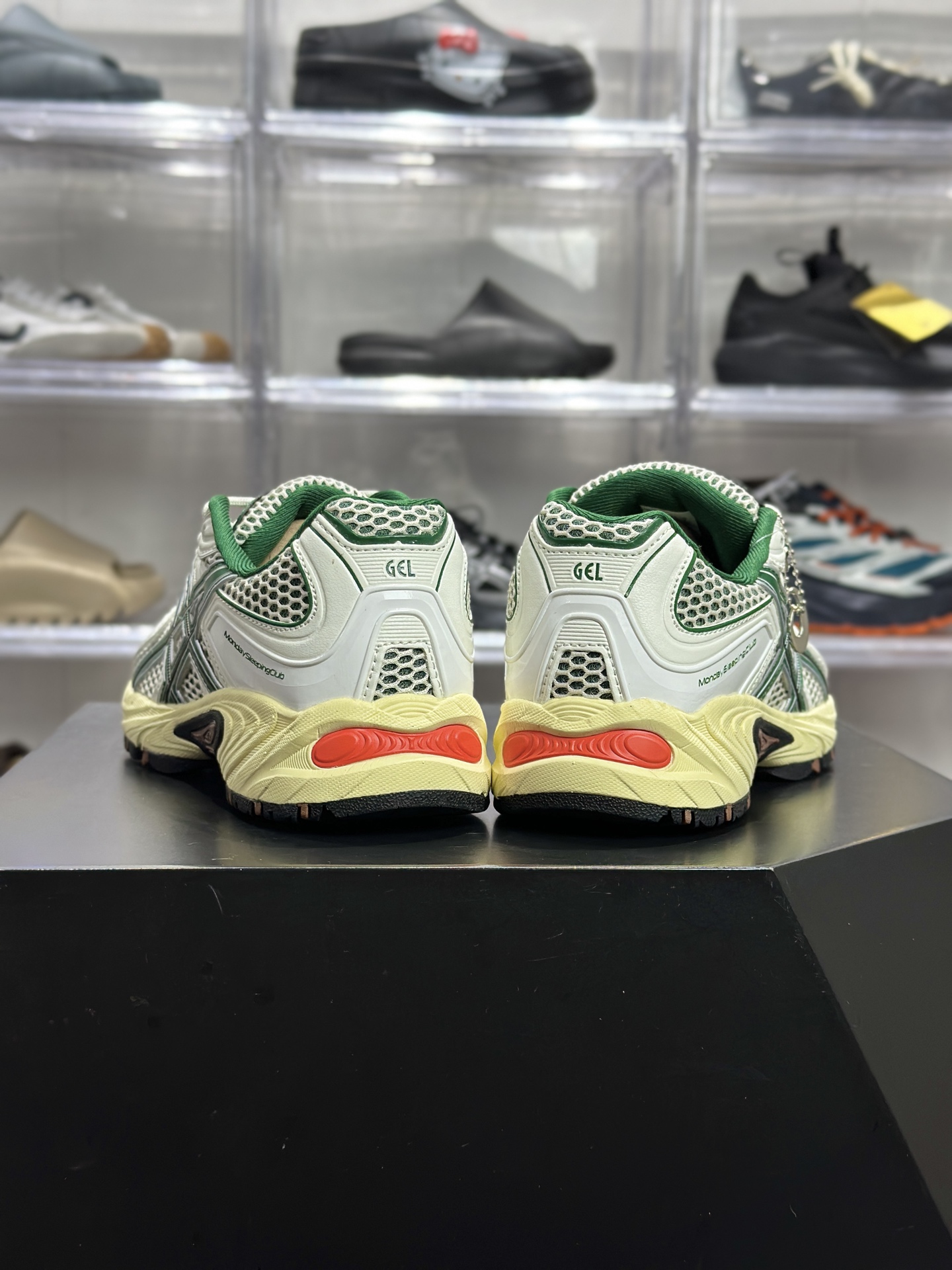 200 Asics GEL-KAHANA TR Nexus 系列 亚瑟士 KAHANA 白绿款 1203B132-100