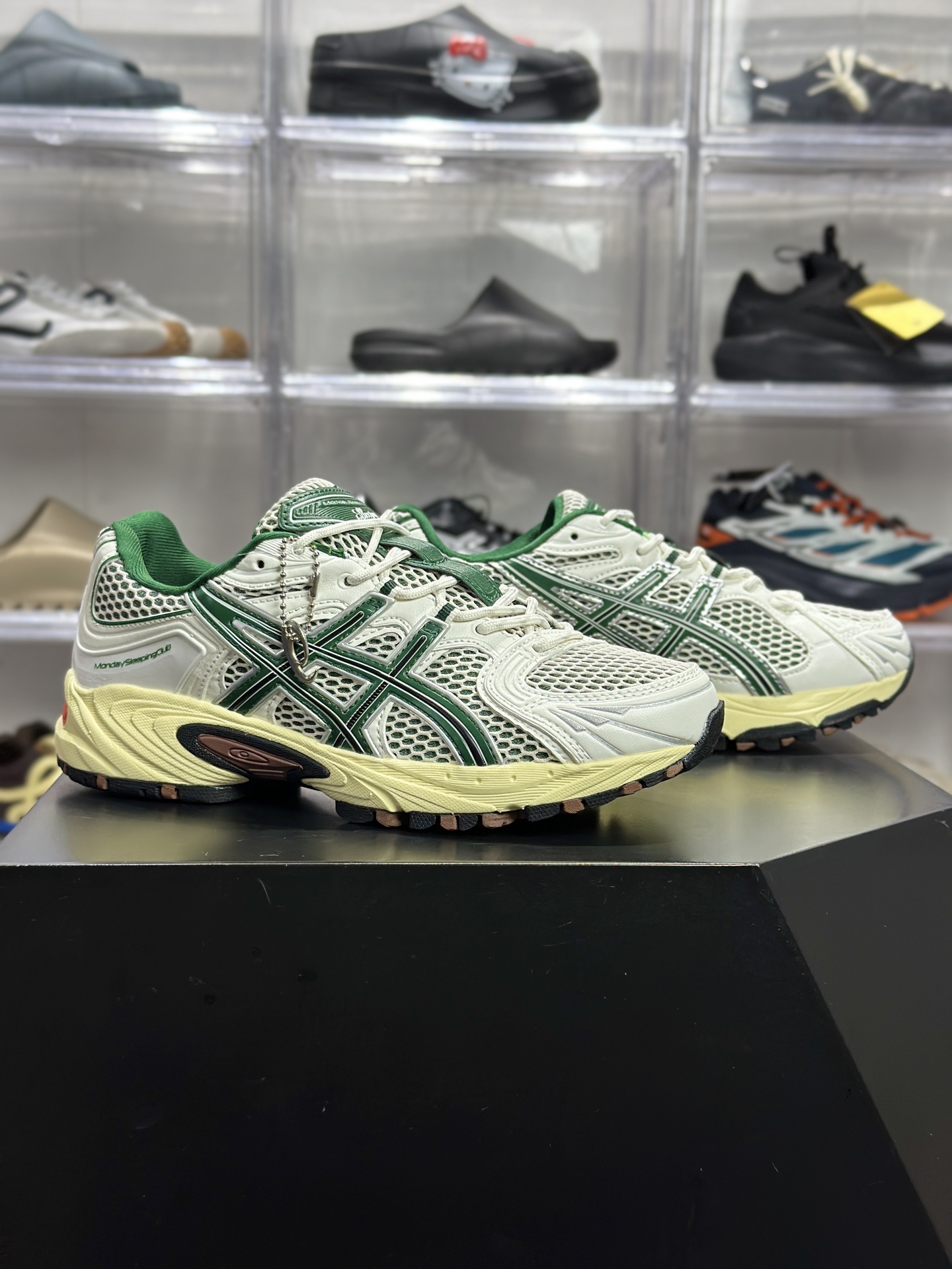 200 Asics GEL-KAHANA TR Nexus 系列 亚瑟士 KAHANA 白绿款 1203B132-100