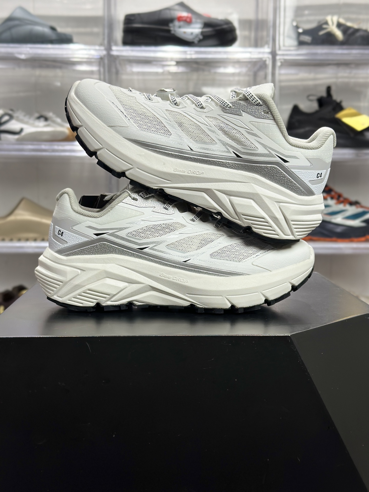 240 凯乐石（KAILAS）女款软底徒步登山鞋 K5251 云白机能风设计