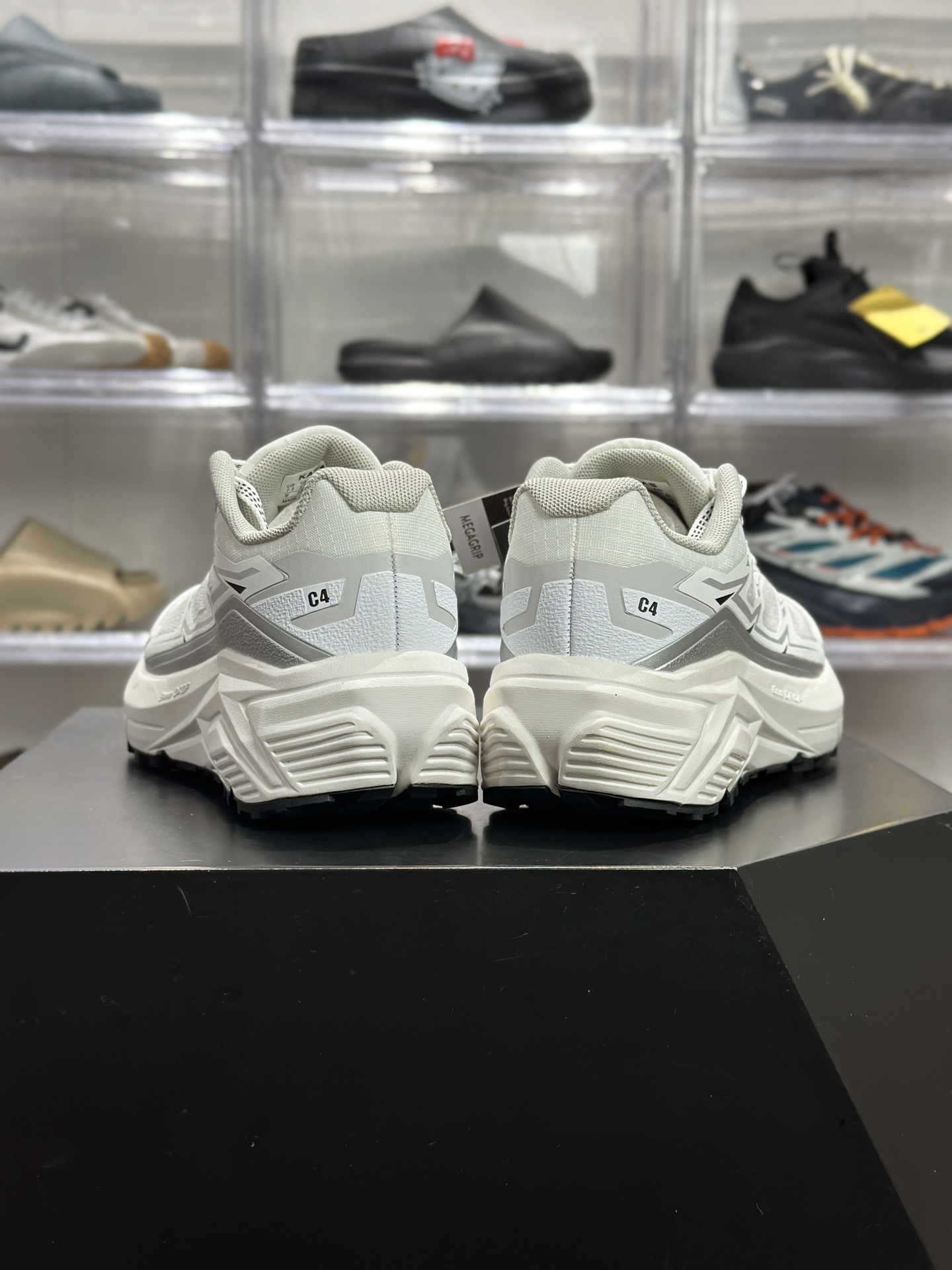 240 凯乐石（KAILAS）女款软底徒步登山鞋 K5251 云白机能风设计