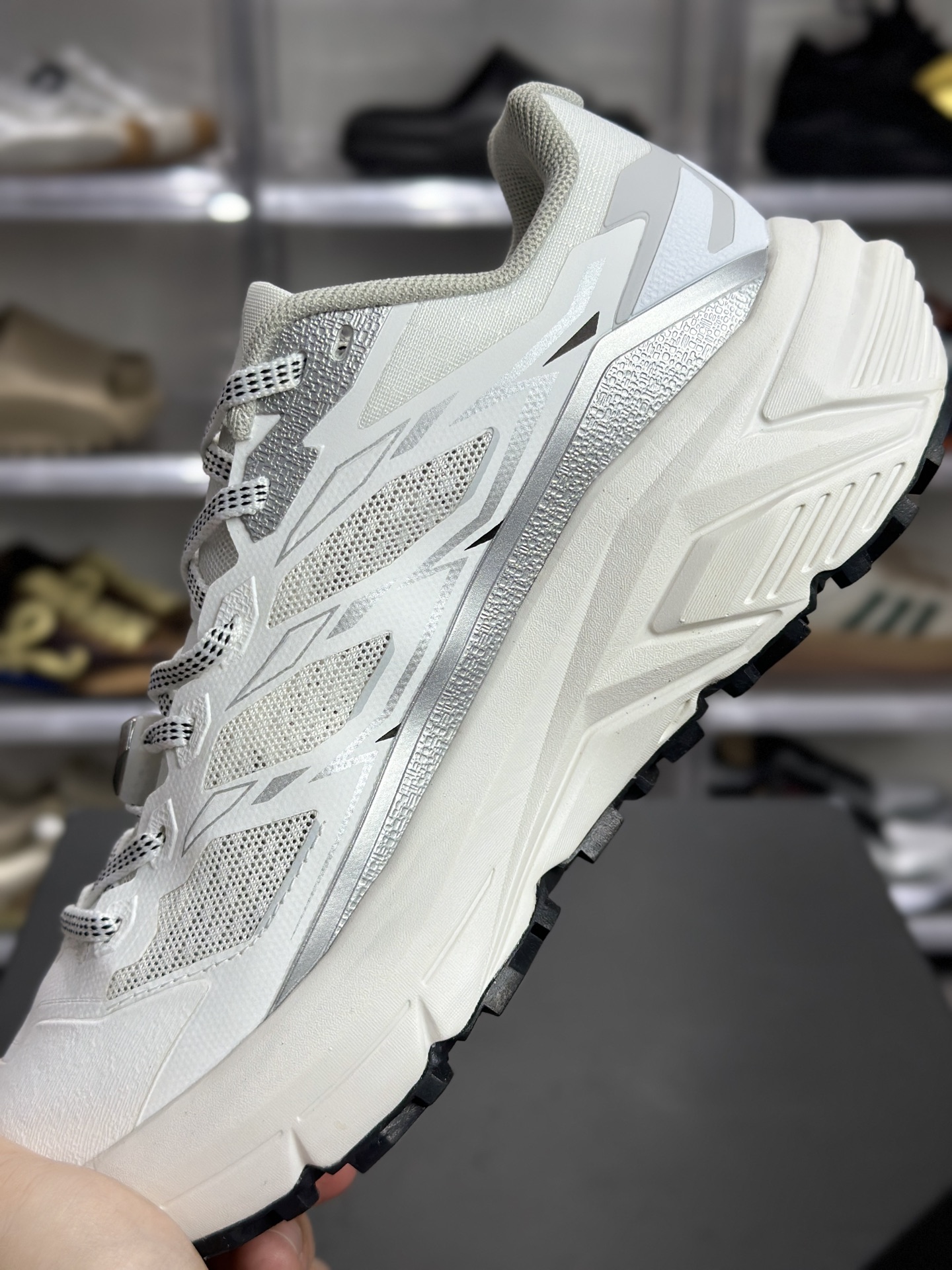 240 凯乐石（KAILAS）女款软底徒步登山鞋 K5251 云白机能风设计