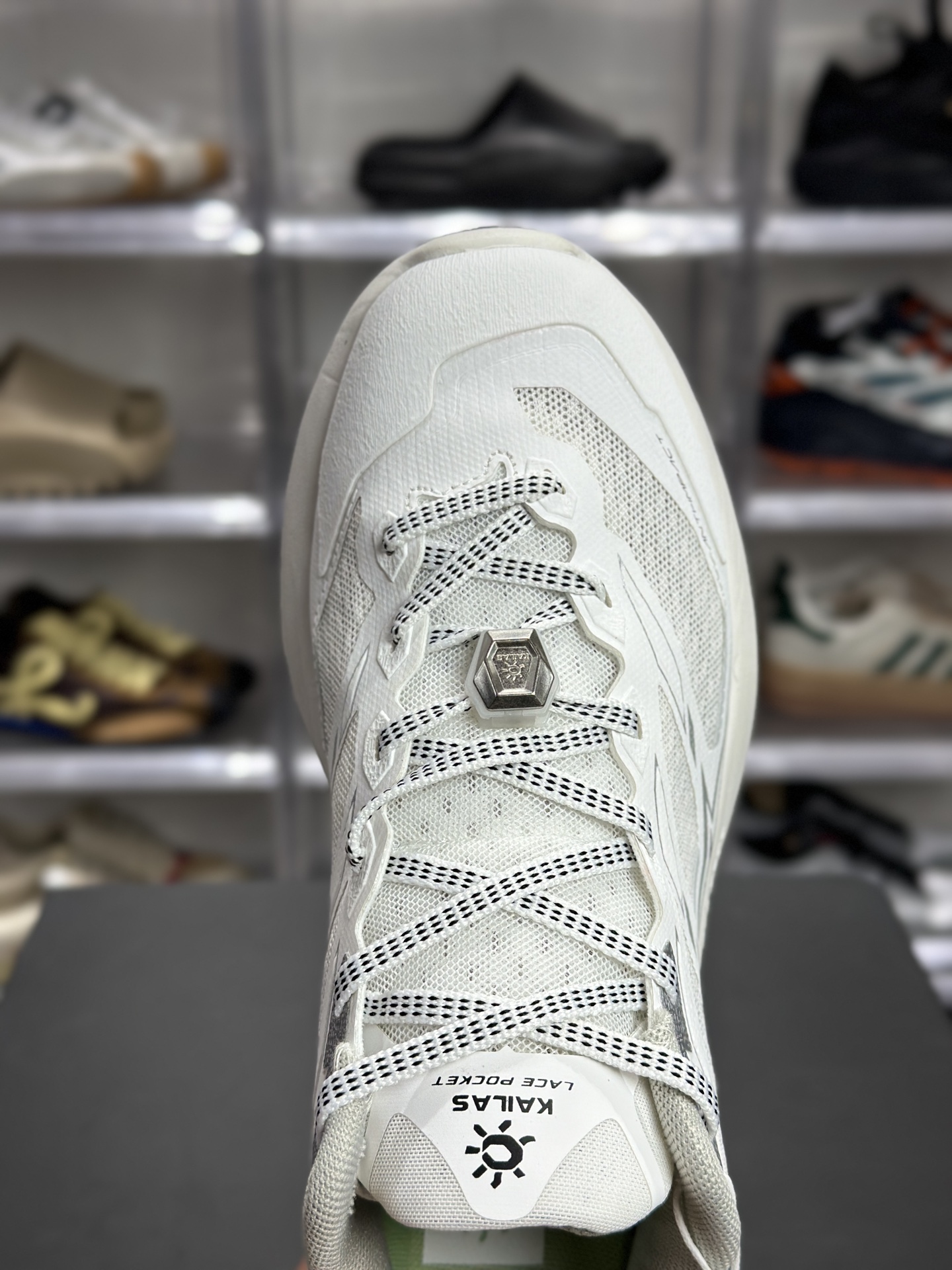 240 凯乐石（KAILAS）女款软底徒步登山鞋 K5251 云白机能风设计