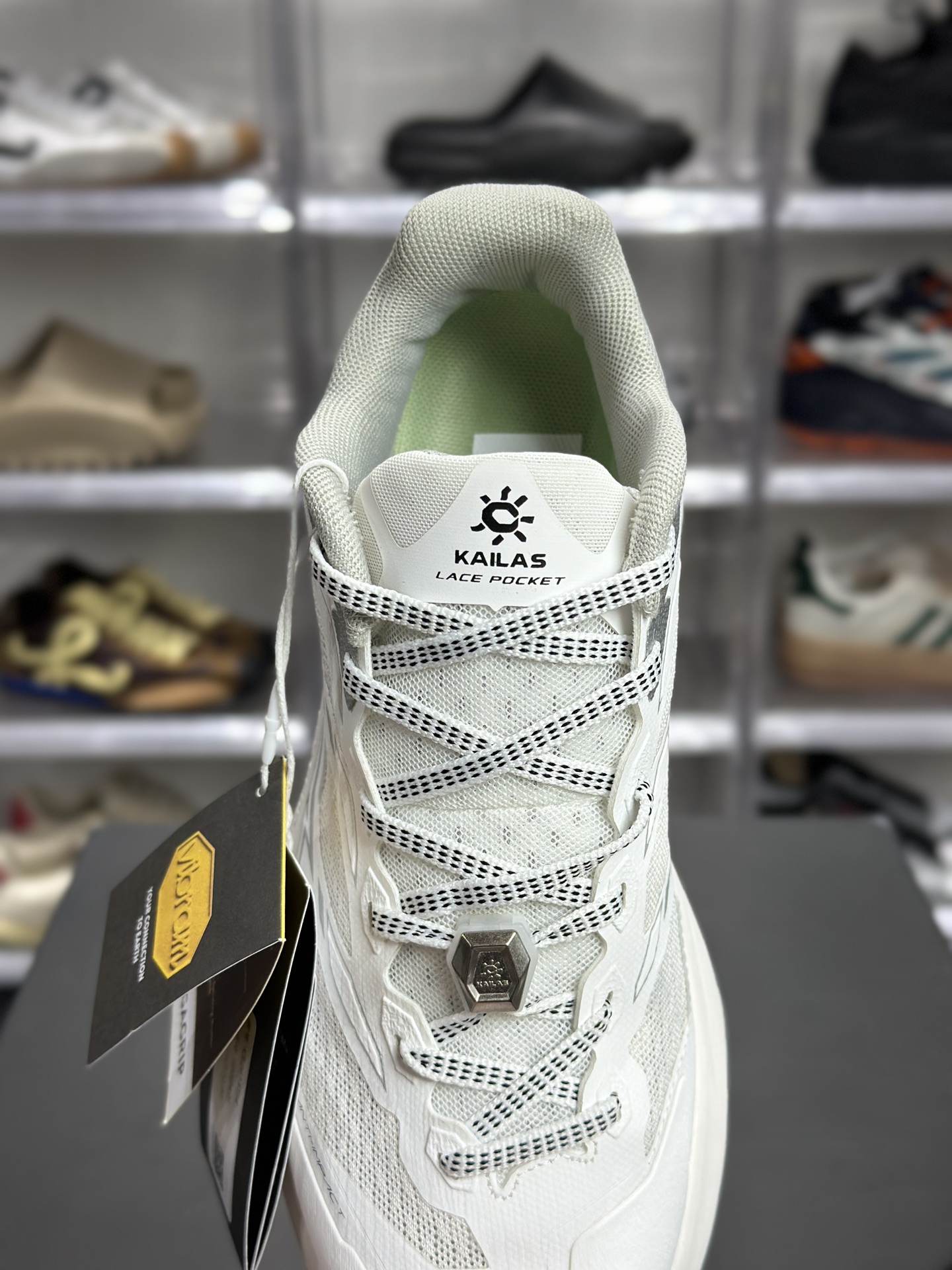 240 凯乐石（KAILAS）女款软底徒步登山鞋 K5251 云白机能风设计