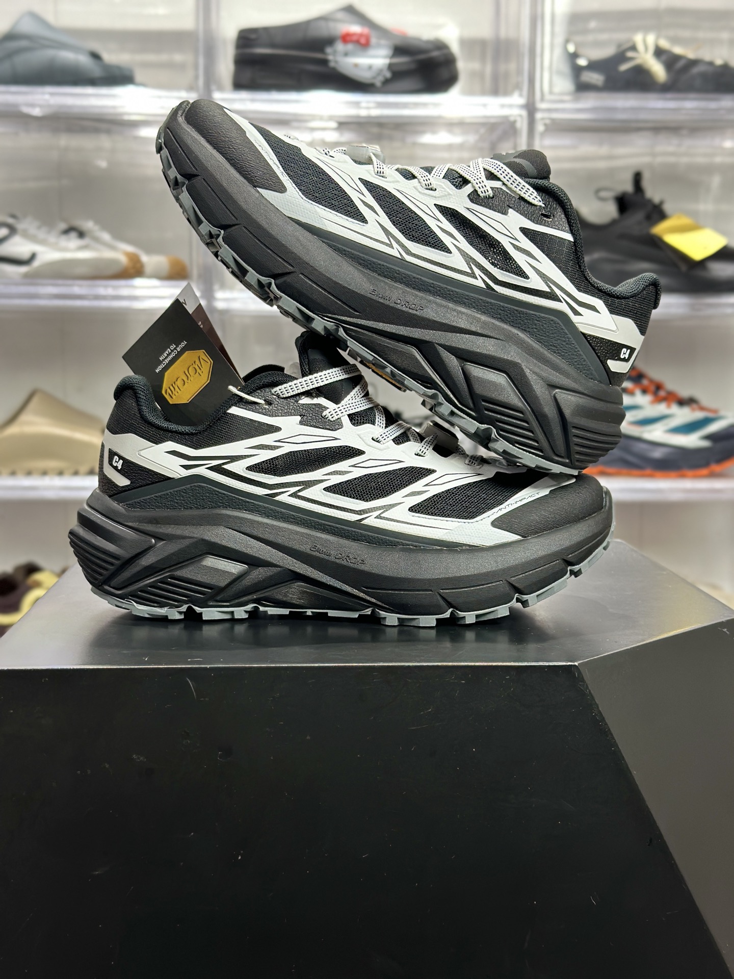 240 凯乐石（KAILAS）女款软底徒步登山鞋 K525 黑白天机能撞色户外潮酷感拉满 搭冲锋衣