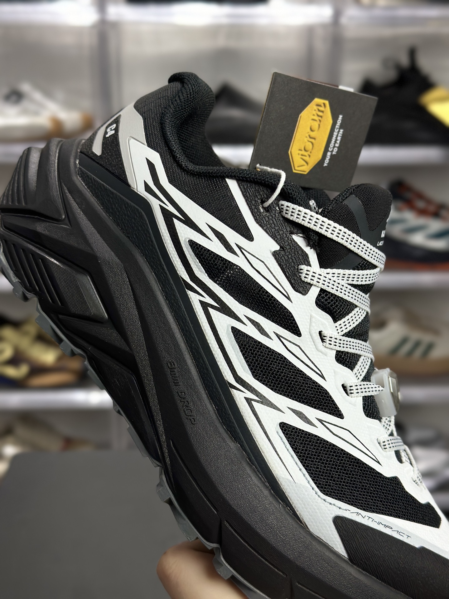 240 凯乐石（KAILAS）女款软底徒步登山鞋 K525 黑白天机能撞色户外潮酷感拉满 搭冲锋衣
