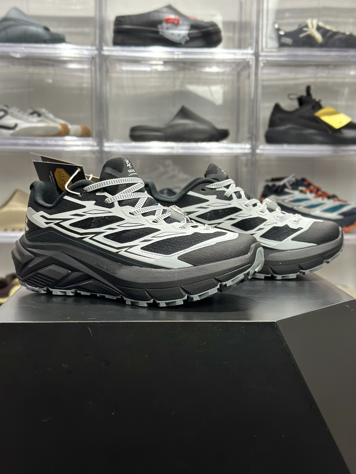 240 凯乐石（KAILAS）女款软底徒步登山鞋 K525 黑白天机能撞色户外潮酷感拉满 搭冲锋衣