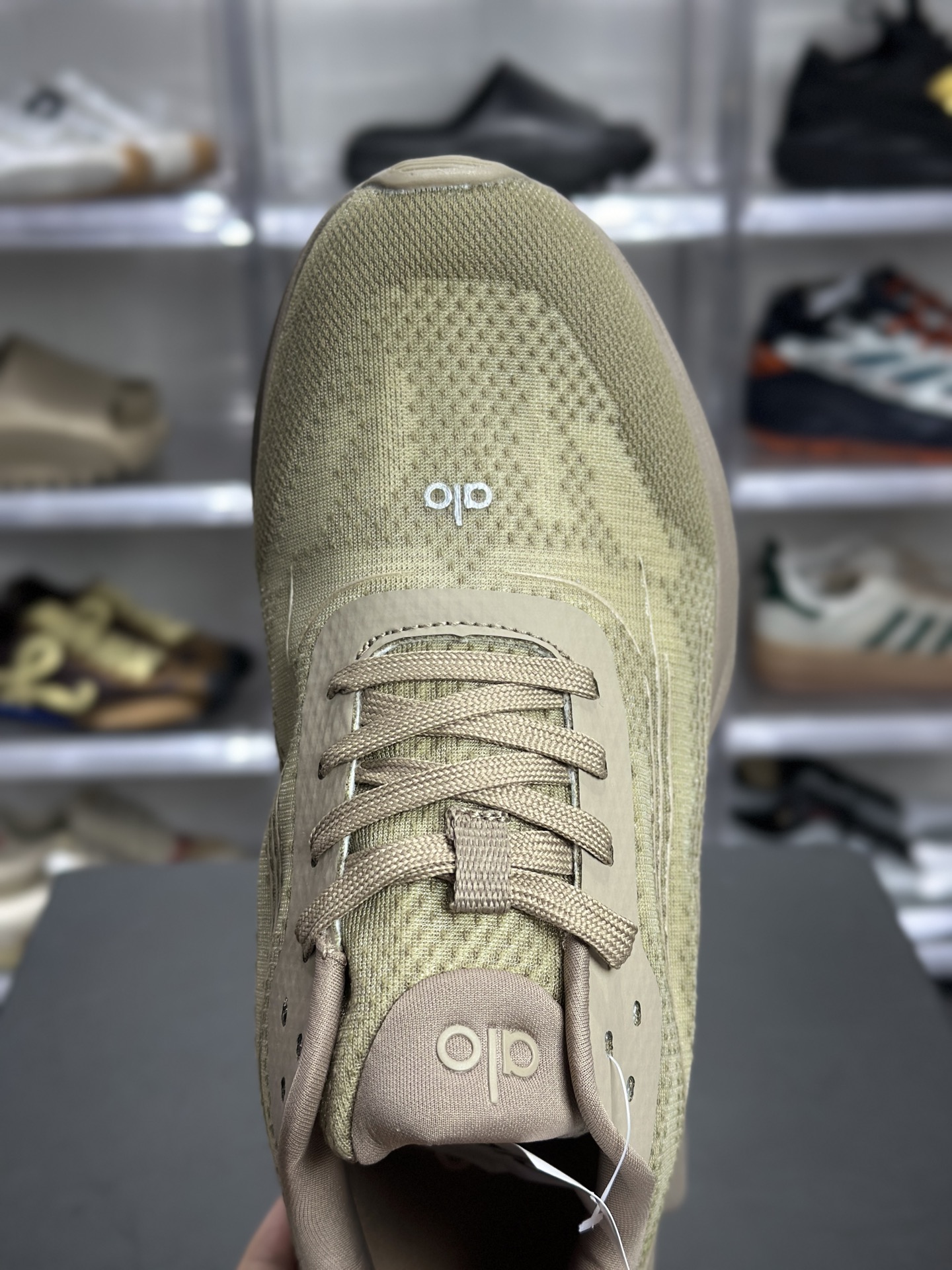180 Alo Runner 卡其轻量休闲跑鞋