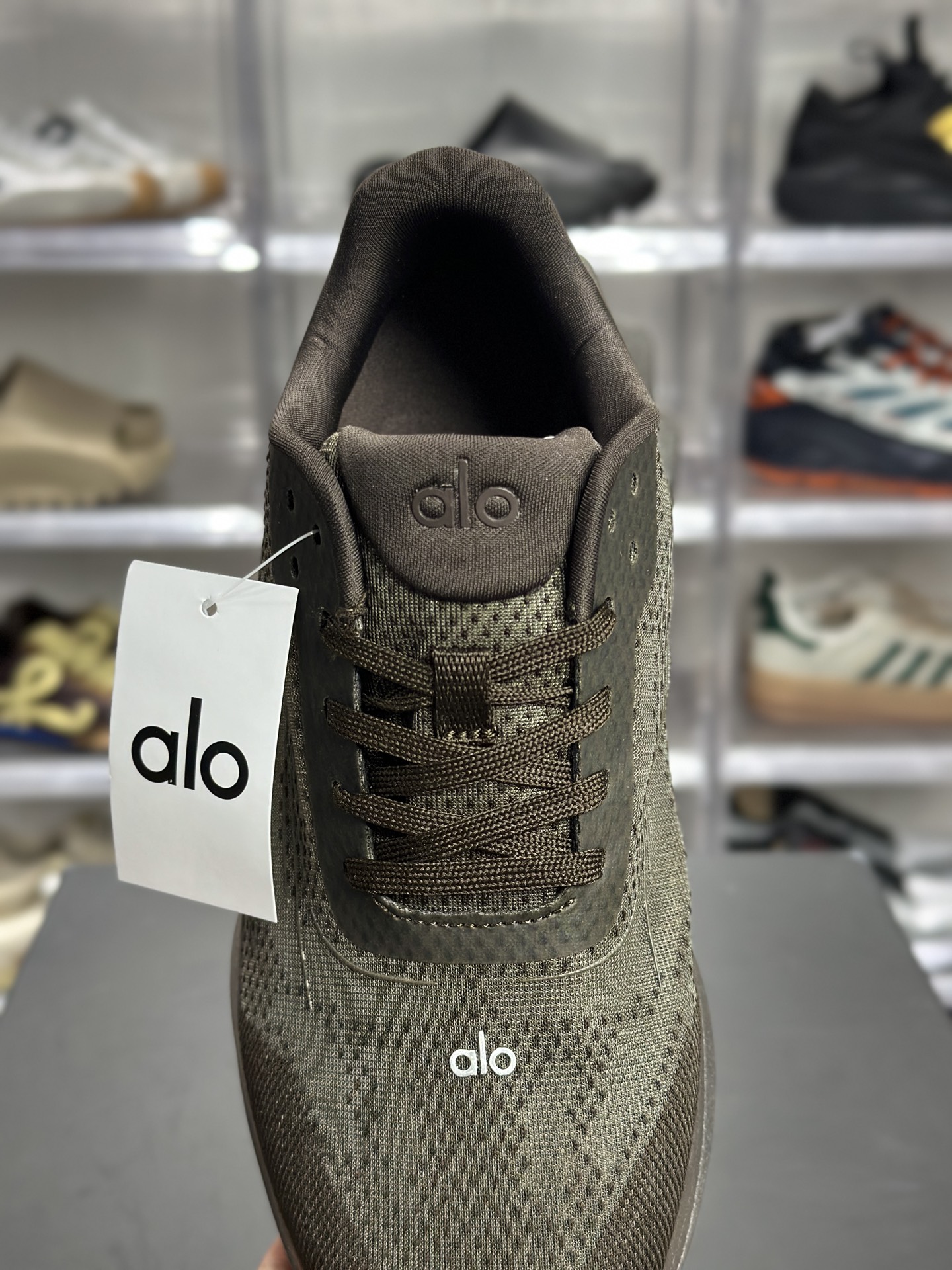 180 Alo Runner 灰调轻量休闲跑鞋