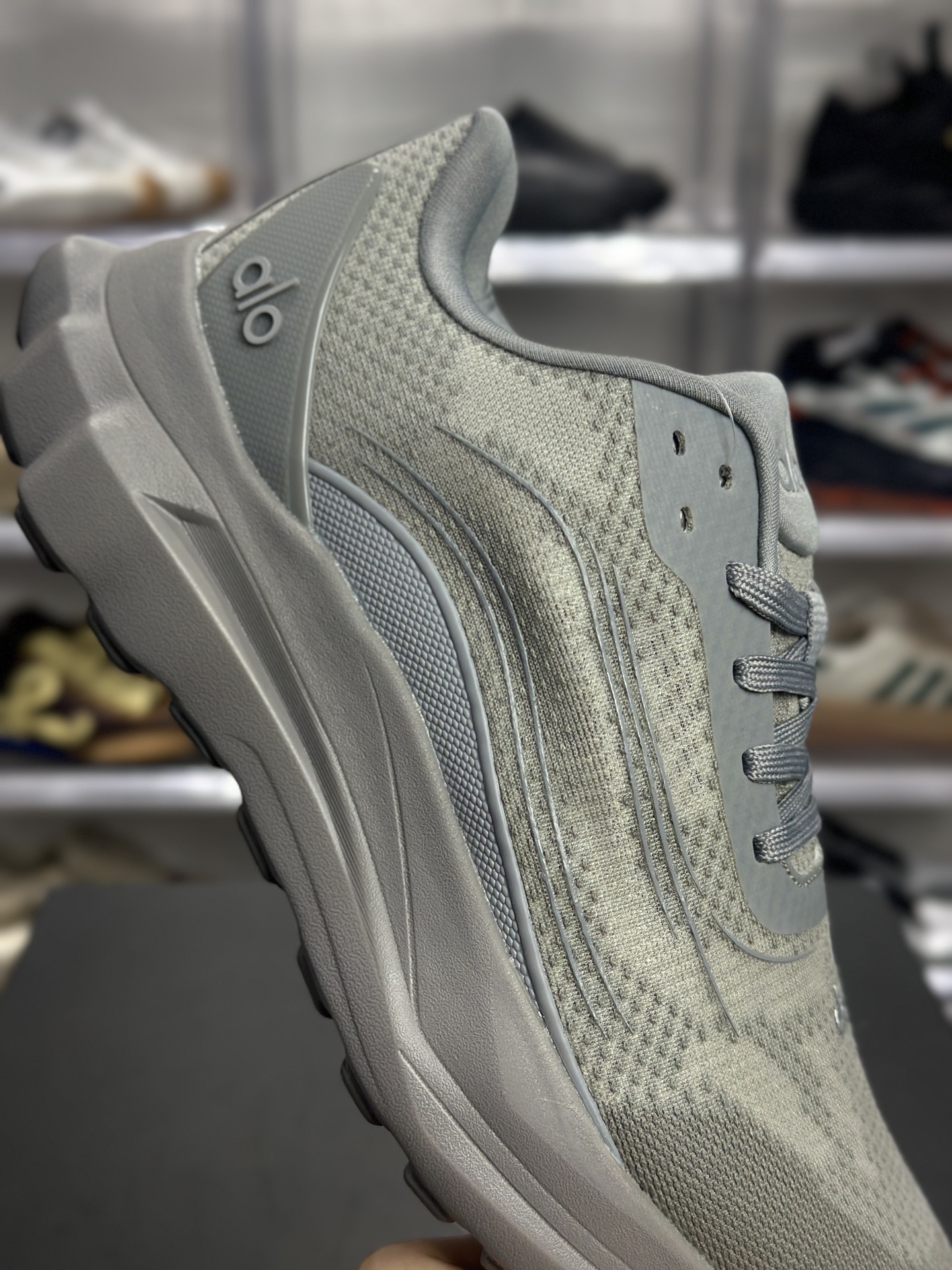 180 Alo Runner 浅灰轻量休闲跑鞋