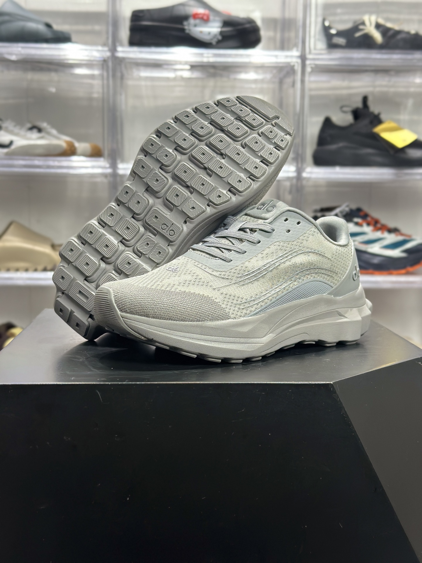 180 Alo Runner 浅灰轻量休闲跑鞋