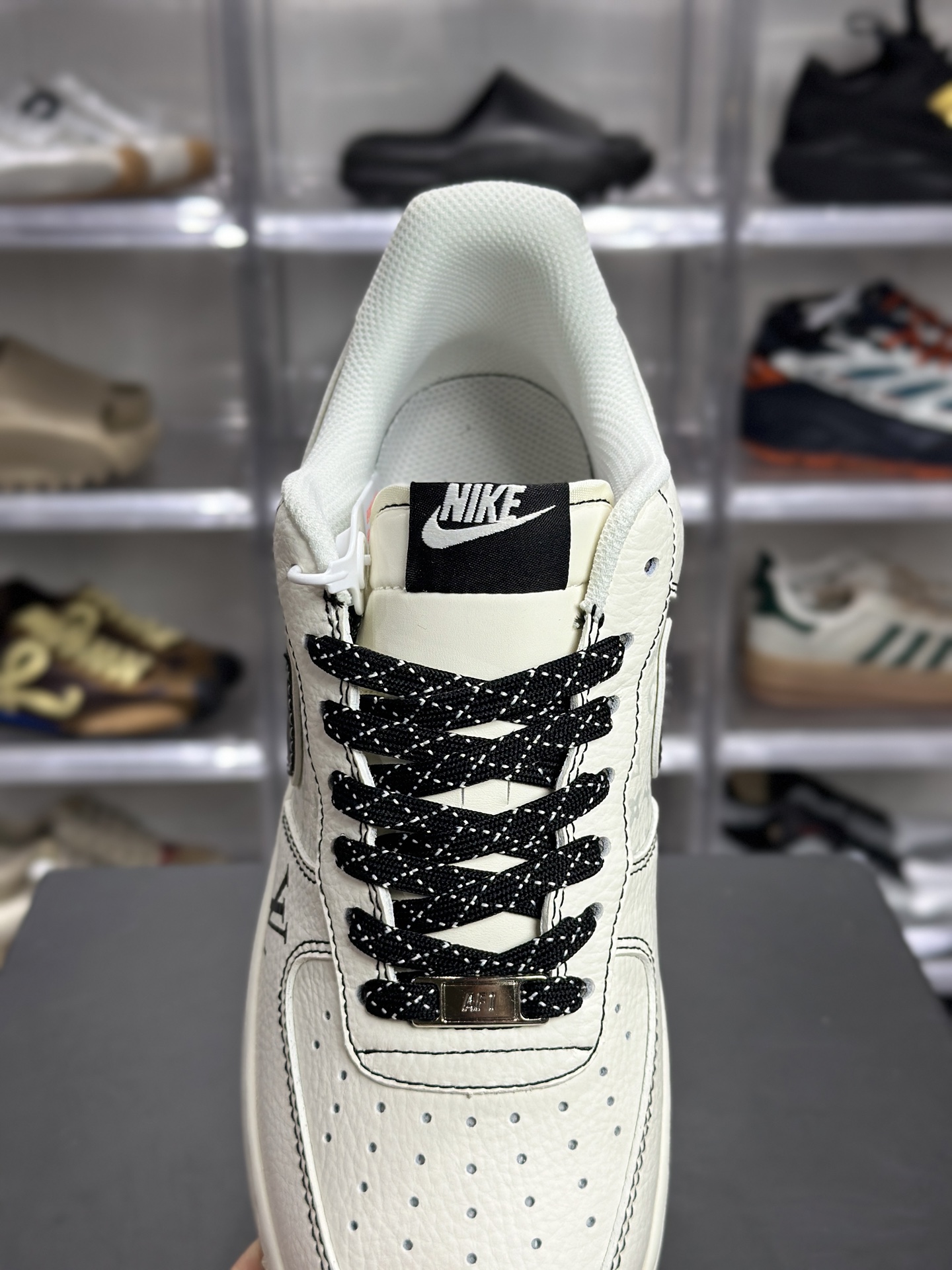 LV×Nike 联名空军 米白黑勾款