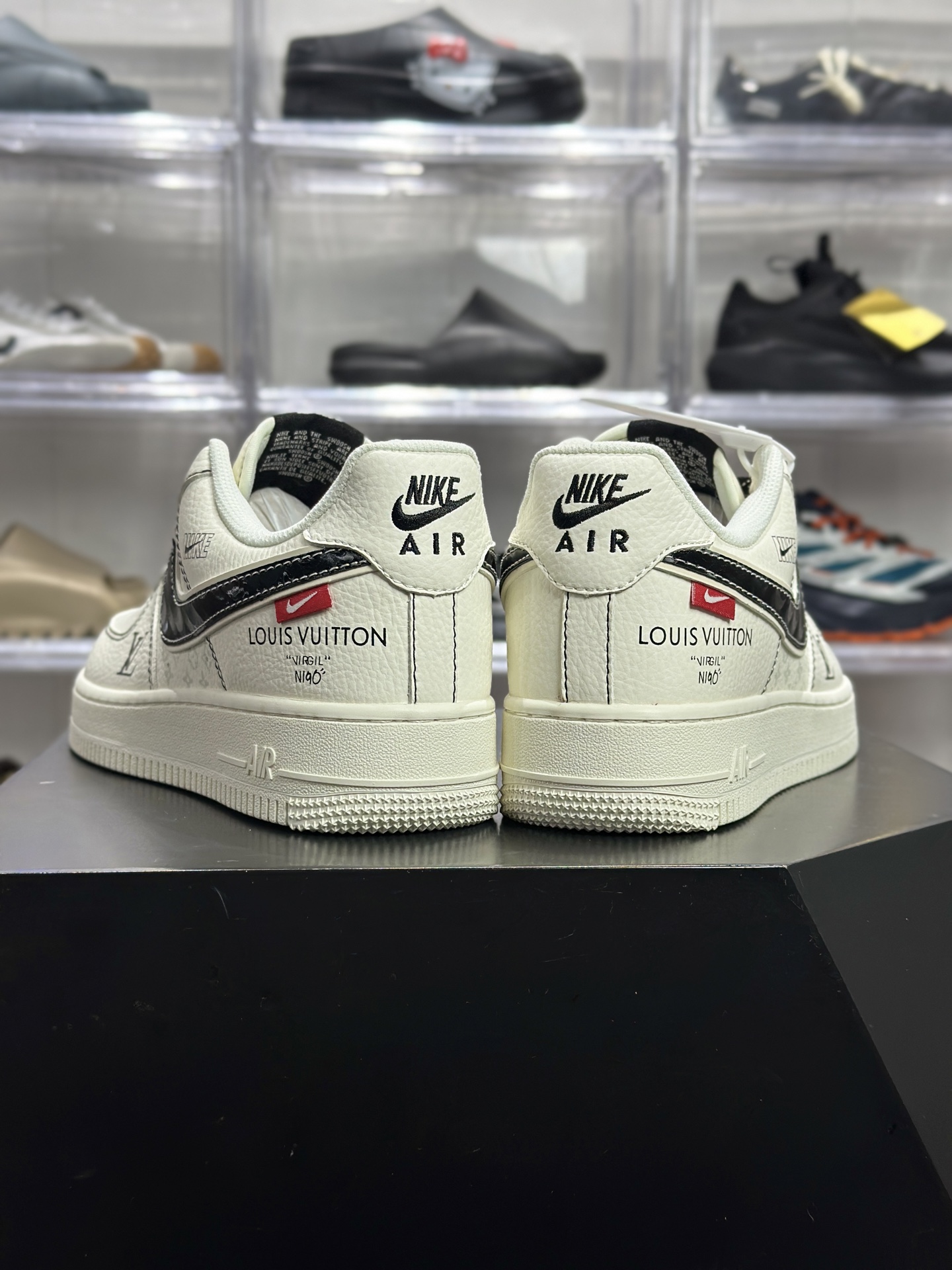 LV×Nike 联名空军 米白黑勾款