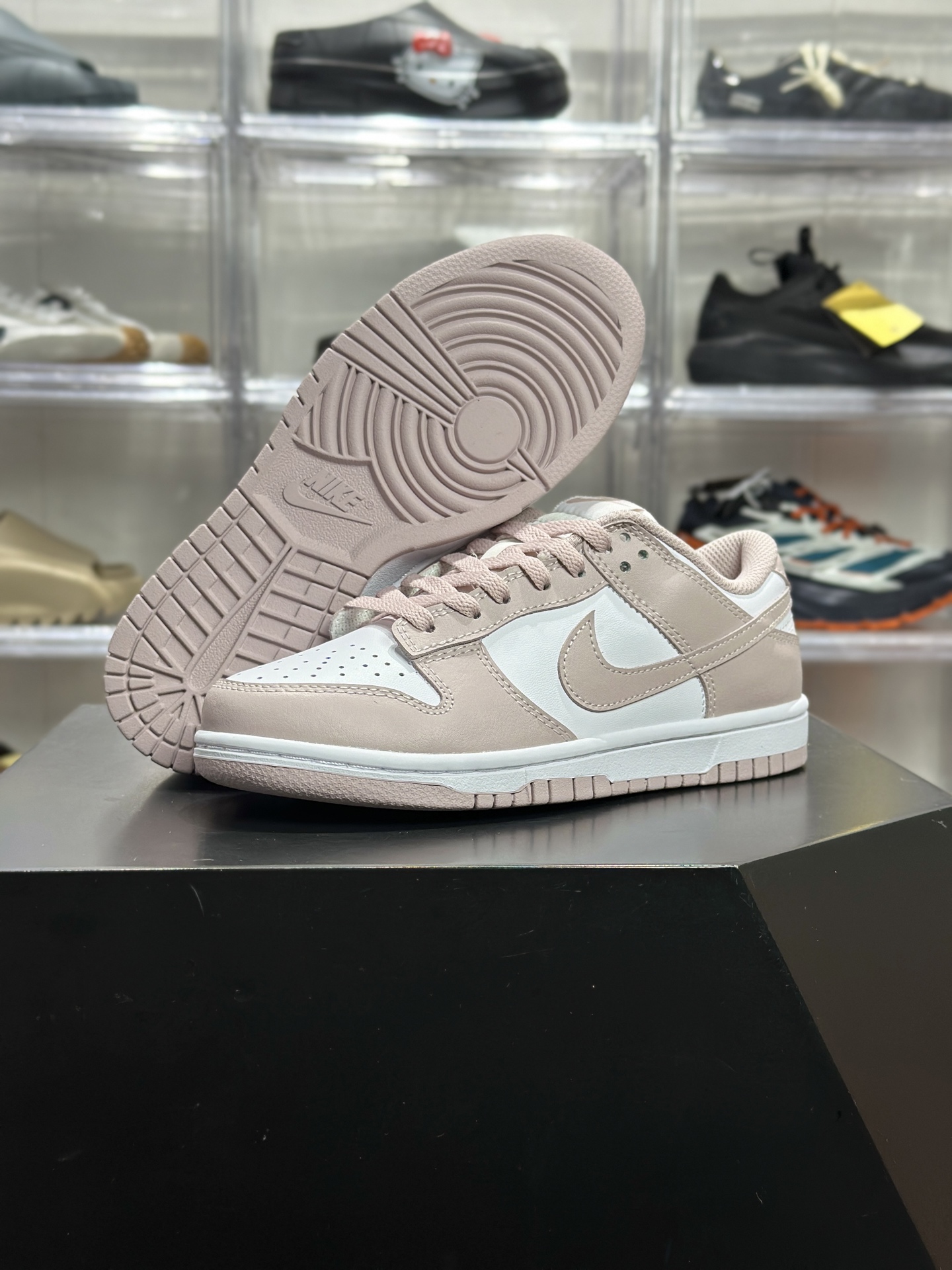Nike Dunk Low 粉白拼色休闲板鞋 IM6572-103-莆田鞋,莆田鞋货源,高仿鞋,高仿鞋货源,安福档口,莆田高仿鞋,莆田鞋批发,高仿鞋批发,莆田高仿运动鞋,高仿运动鞋,莆田运动鞋 Nike Dunk Low 粉白拼色休闲板鞋 IM6572-103