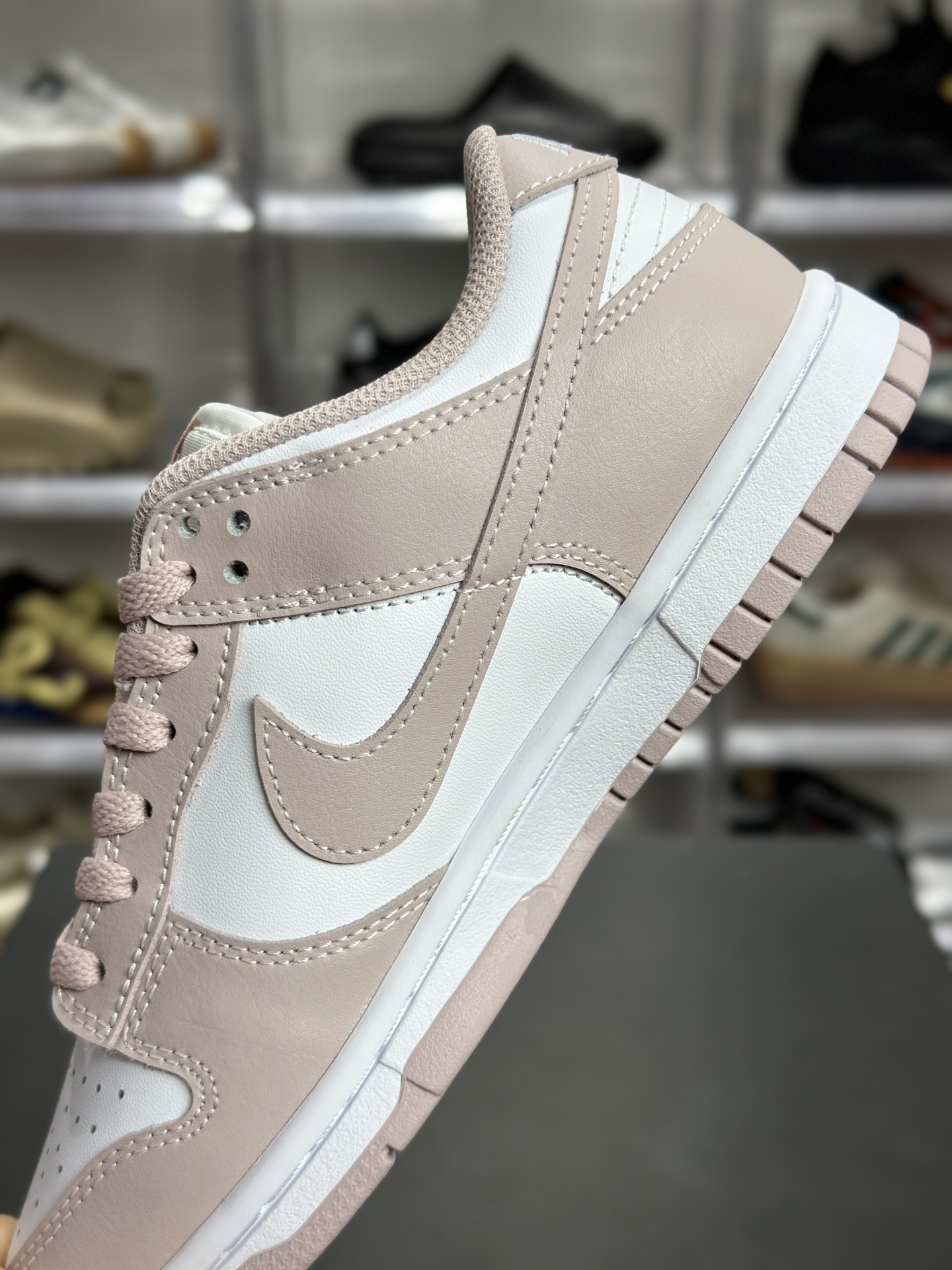 Nike Dunk Low 粉白拼色休闲板鞋 IM6572-103-莆田鞋,莆田鞋货源,高仿鞋,高仿鞋货源,安福档口,莆田高仿鞋,莆田鞋批发,高仿鞋批发,莆田高仿运动鞋,高仿运动鞋,莆田运动鞋 Nike Dunk Low 粉白拼色休闲板鞋 IM6572-103