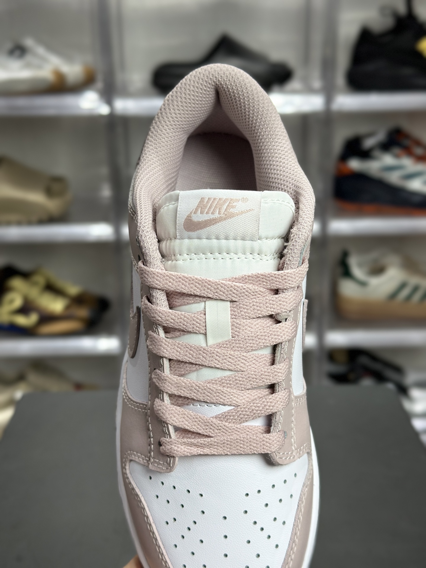 Nike Dunk Low 粉白拼色休闲板鞋 IM6572-103-莆田鞋,莆田鞋货源,高仿鞋,高仿鞋货源,安福档口,莆田高仿鞋,莆田鞋批发,高仿鞋批发,莆田高仿运动鞋,高仿运动鞋,莆田运动鞋 Nike Dunk Low 粉白拼色休闲板鞋 IM6572-103