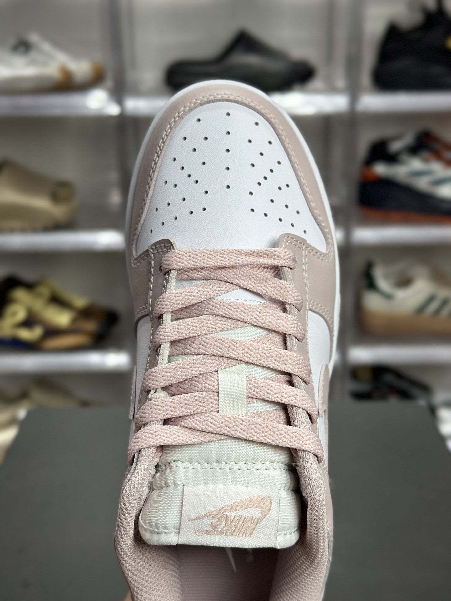 Nike Dunk Low 粉白拼色休闲板鞋 IM6572-103-莆田鞋,莆田鞋货源,高仿鞋,高仿鞋货源,安福档口,莆田高仿鞋,莆田鞋批发,高仿鞋批发,莆田高仿运动鞋,高仿运动鞋,莆田运动鞋 Nike Dunk Low 粉白拼色休闲板鞋 IM6572-103