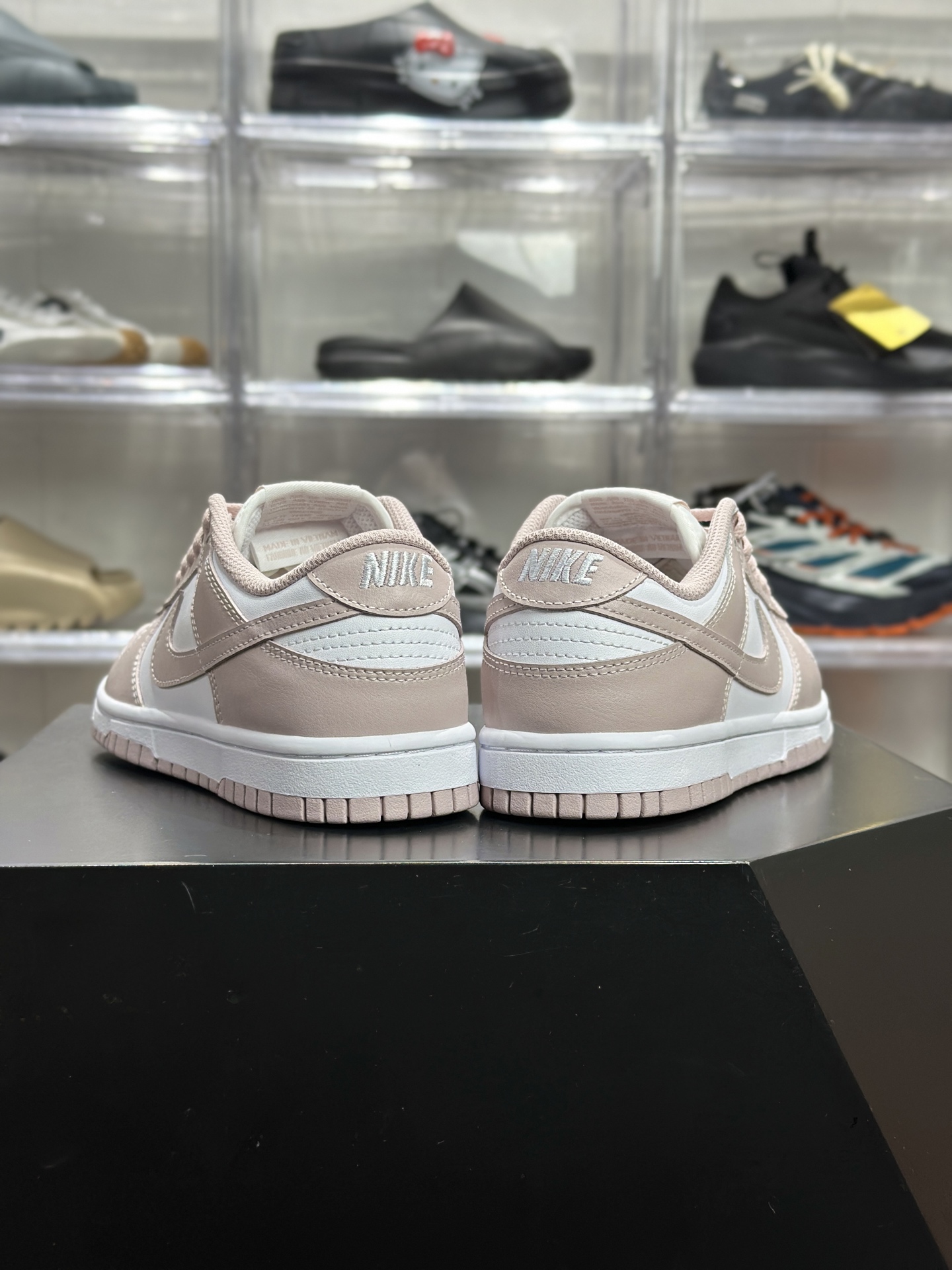 Nike Dunk Low 粉白拼色休闲板鞋 IM6572-103-莆田鞋,莆田鞋货源,高仿鞋,高仿鞋货源,安福档口,莆田高仿鞋,莆田鞋批发,高仿鞋批发,莆田高仿运动鞋,高仿运动鞋,莆田运动鞋 Nike Dunk Low 粉白拼色休闲板鞋 IM6572-103