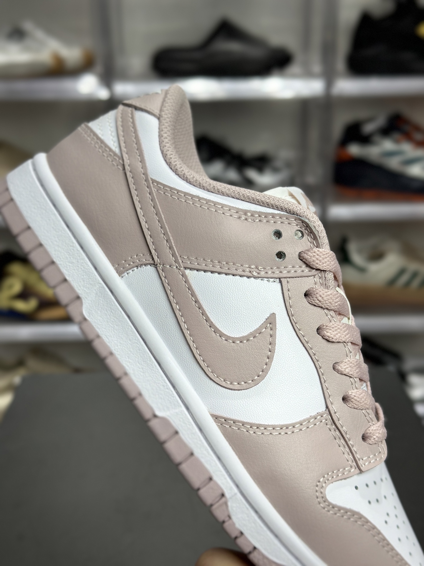 Nike Dunk Low 粉白拼色休闲板鞋 IM6572-103-莆田鞋,莆田鞋货源,高仿鞋,高仿鞋货源,安福档口,莆田高仿鞋,莆田鞋批发,高仿鞋批发,莆田高仿运动鞋,高仿运动鞋,莆田运动鞋 Nike Dunk Low 粉白拼色休闲板鞋 IM6572-103