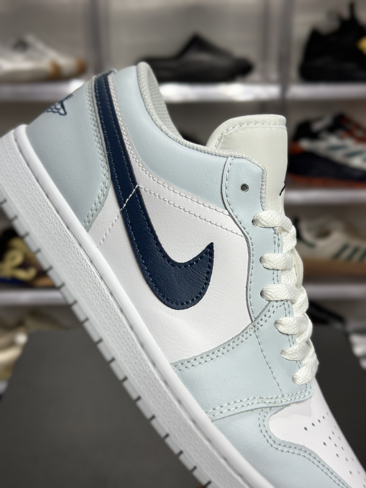Air Jordan 1 Low AJ1 低帮 浅蓝白休闲板鞋 553558-400-莆田鞋,莆田鞋货源,高仿鞋,高仿鞋货源,安福档口,莆田高仿鞋,莆田鞋批发,高仿鞋批发,莆田高仿运动鞋,高仿运动鞋,莆田运动鞋 Air Jordan 1 Low AJ1 低帮 浅蓝白休闲板鞋 553558-400