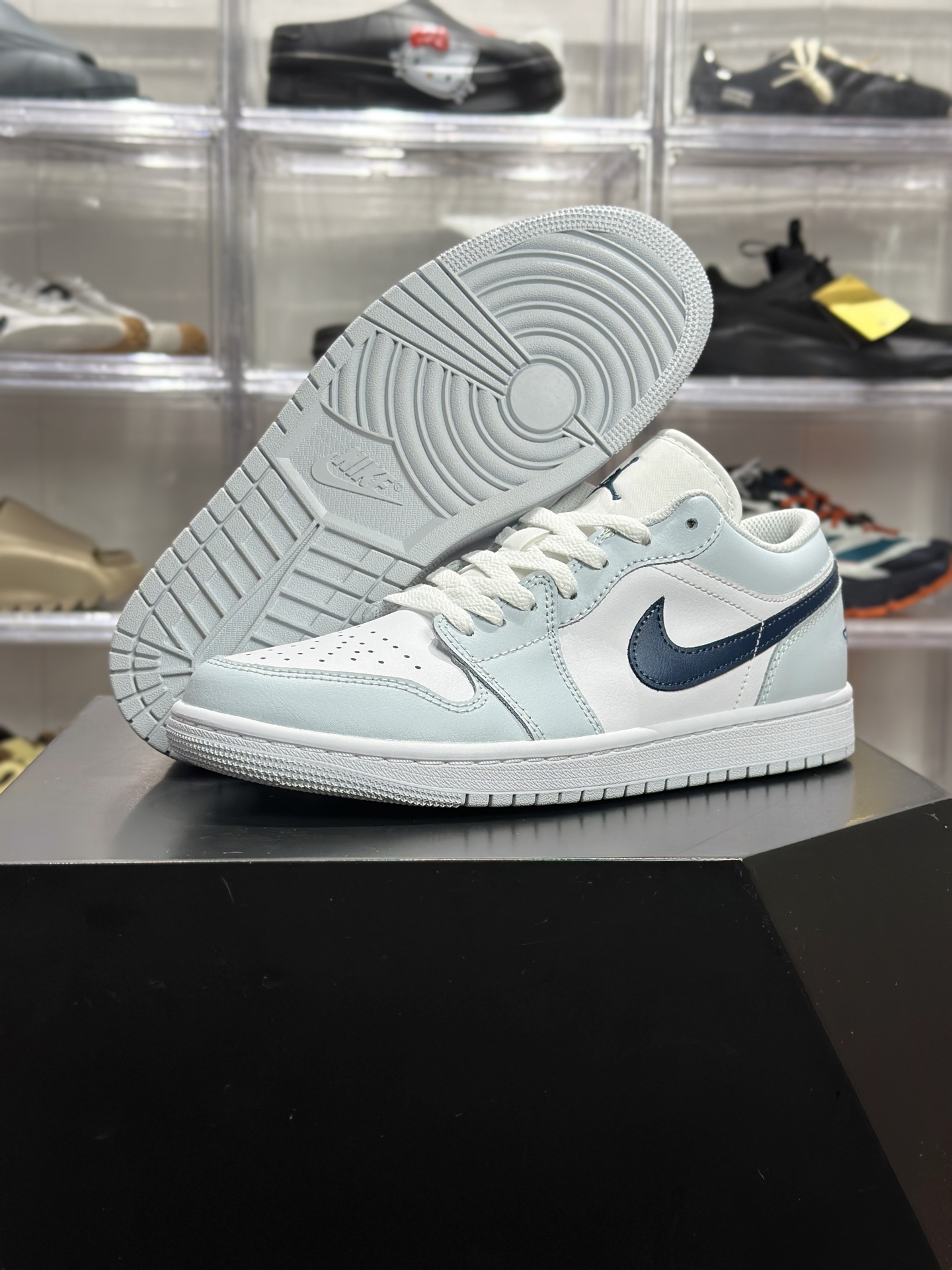 Air Jordan 1 Low AJ1 低帮 浅蓝白休闲板鞋 553558-400-莆田鞋,莆田鞋货源,高仿鞋,高仿鞋货源,安福档口,莆田高仿鞋,莆田鞋批发,高仿鞋批发,莆田高仿运动鞋,高仿运动鞋,莆田运动鞋 Air Jordan 1 Low AJ1 低帮 浅蓝白休闲板鞋 553558-400
