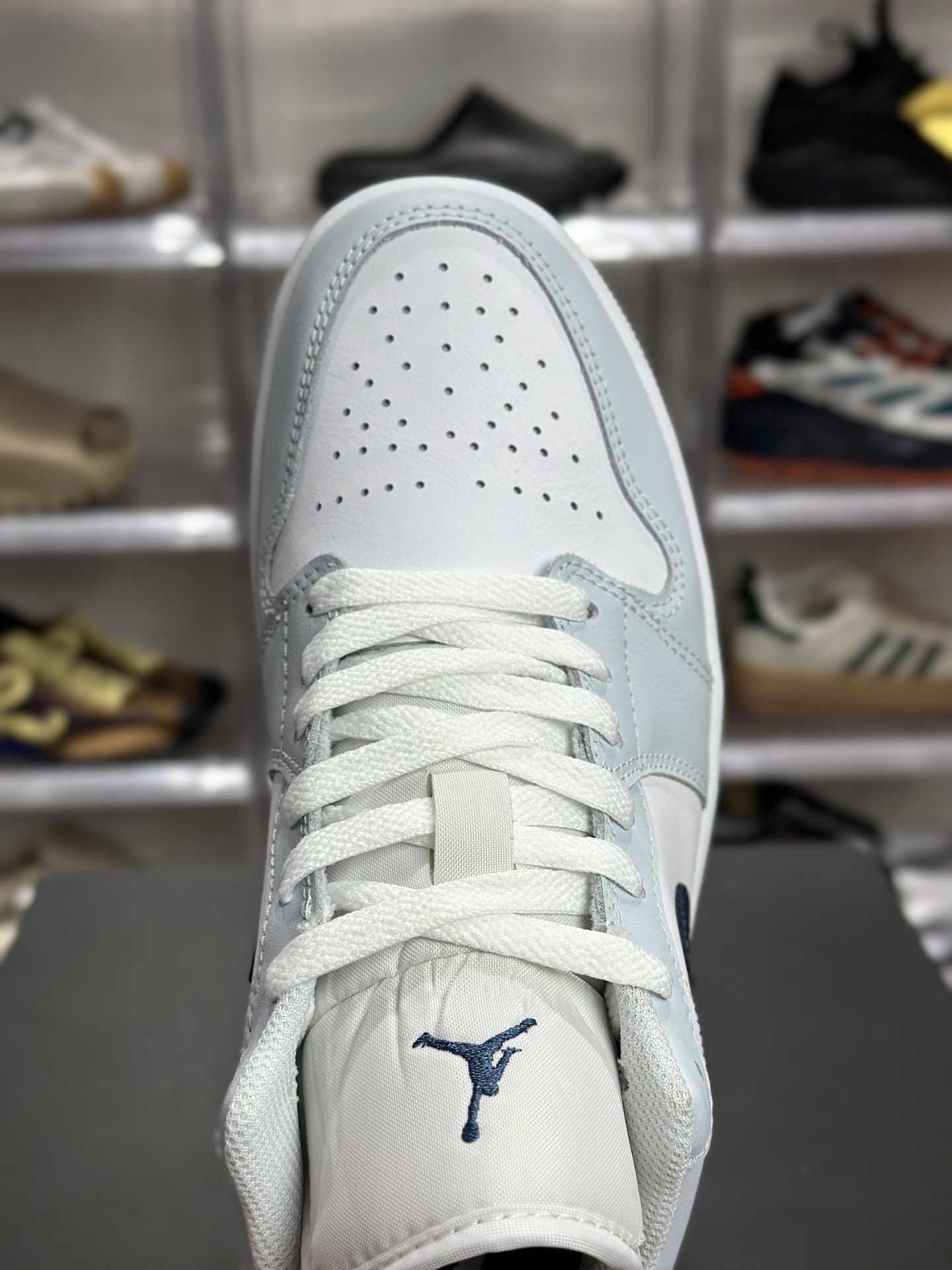 Air Jordan 1 Low AJ1 低帮 浅蓝白休闲板鞋 553558-400-莆田鞋,莆田鞋货源,高仿鞋,高仿鞋货源,安福档口,莆田高仿鞋,莆田鞋批发,高仿鞋批发,莆田高仿运动鞋,高仿运动鞋,莆田运动鞋 Air Jordan 1 Low AJ1 低帮 浅蓝白休闲板鞋 553558-400