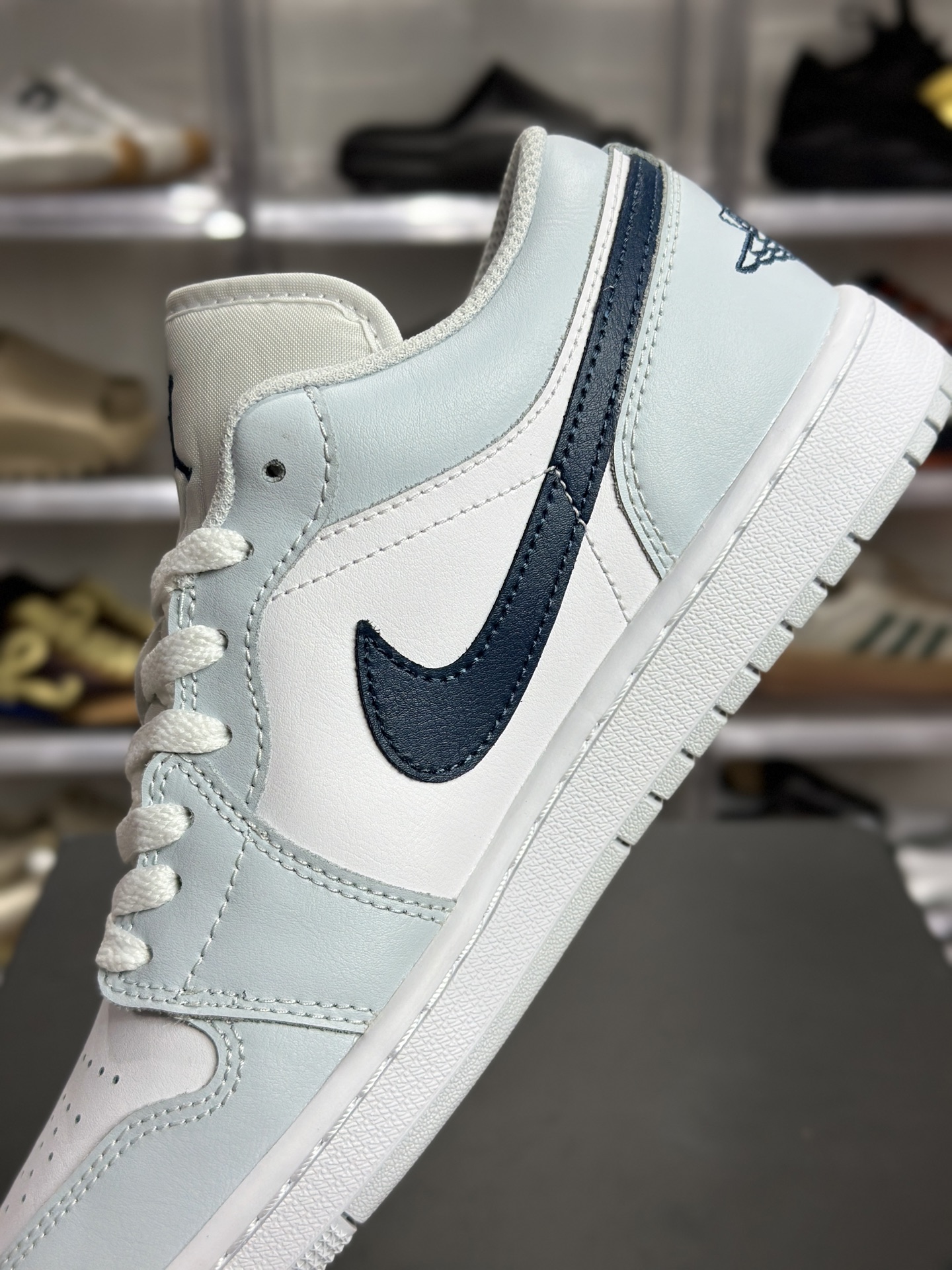 Air Jordan 1 Low AJ1 低帮 浅蓝白休闲板鞋 553558-400-莆田鞋,莆田鞋货源,高仿鞋,高仿鞋货源,安福档口,莆田高仿鞋,莆田鞋批发,高仿鞋批发,莆田高仿运动鞋,高仿运动鞋,莆田运动鞋 Air Jordan 1 Low AJ1 低帮 浅蓝白休闲板鞋 553558-400