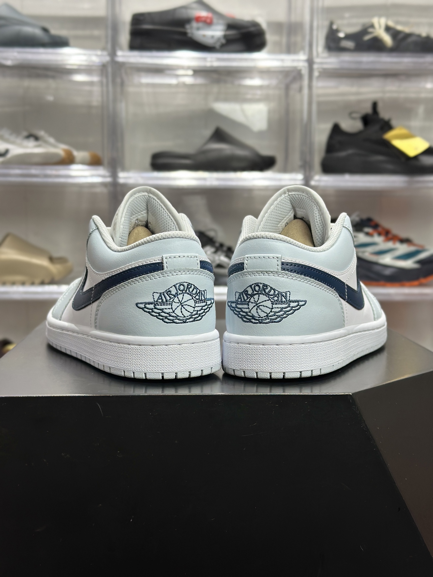 Air Jordan 1 Low AJ1 低帮 浅蓝白休闲板鞋 553558-400-莆田鞋,莆田鞋货源,高仿鞋,高仿鞋货源,安福档口,莆田高仿鞋,莆田鞋批发,高仿鞋批发,莆田高仿运动鞋,高仿运动鞋,莆田运动鞋 Air Jordan 1 Low AJ1 低帮 浅蓝白休闲板鞋 553558-400