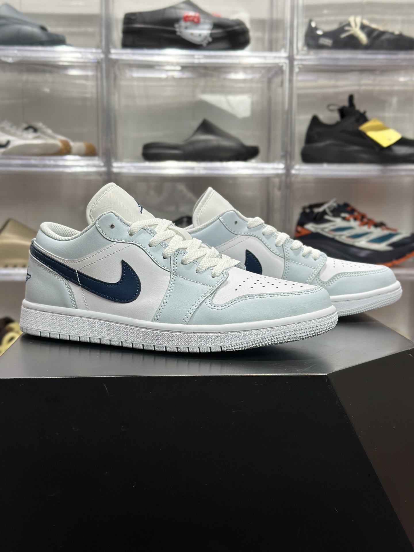 Air Jordan 1 Low AJ1 低帮 浅蓝白休闲板鞋 553558-400-莆田鞋,莆田鞋货源,高仿鞋,高仿鞋货源,安福档口,莆田高仿鞋,莆田鞋批发,高仿鞋批发,莆田高仿运动鞋,高仿运动鞋,莆田运动鞋 Air Jordan 1 Low AJ1 低帮 浅蓝白休闲板鞋 553558-400