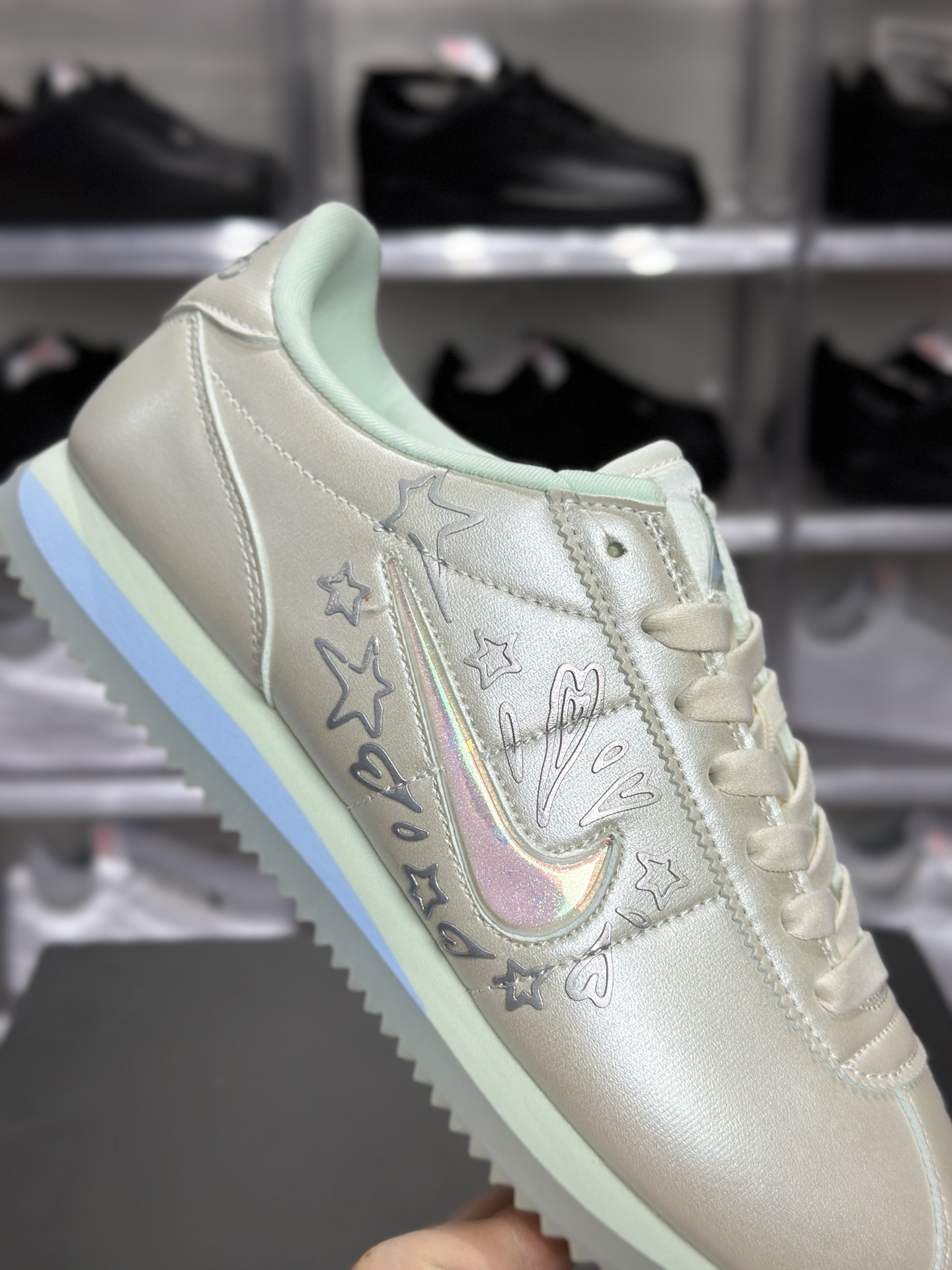 Nike Cortez 幻彩星星复古阿甘鞋 LU0528-114-莆田鞋,莆田鞋货源,高仿鞋,高仿鞋货源,安福档口,莆田高仿鞋,莆田鞋批发,高仿鞋批发,莆田高仿运动鞋,高仿运动鞋,莆田运动鞋 Nike Cortez 幻彩星星复古阿甘鞋 LU0528-114