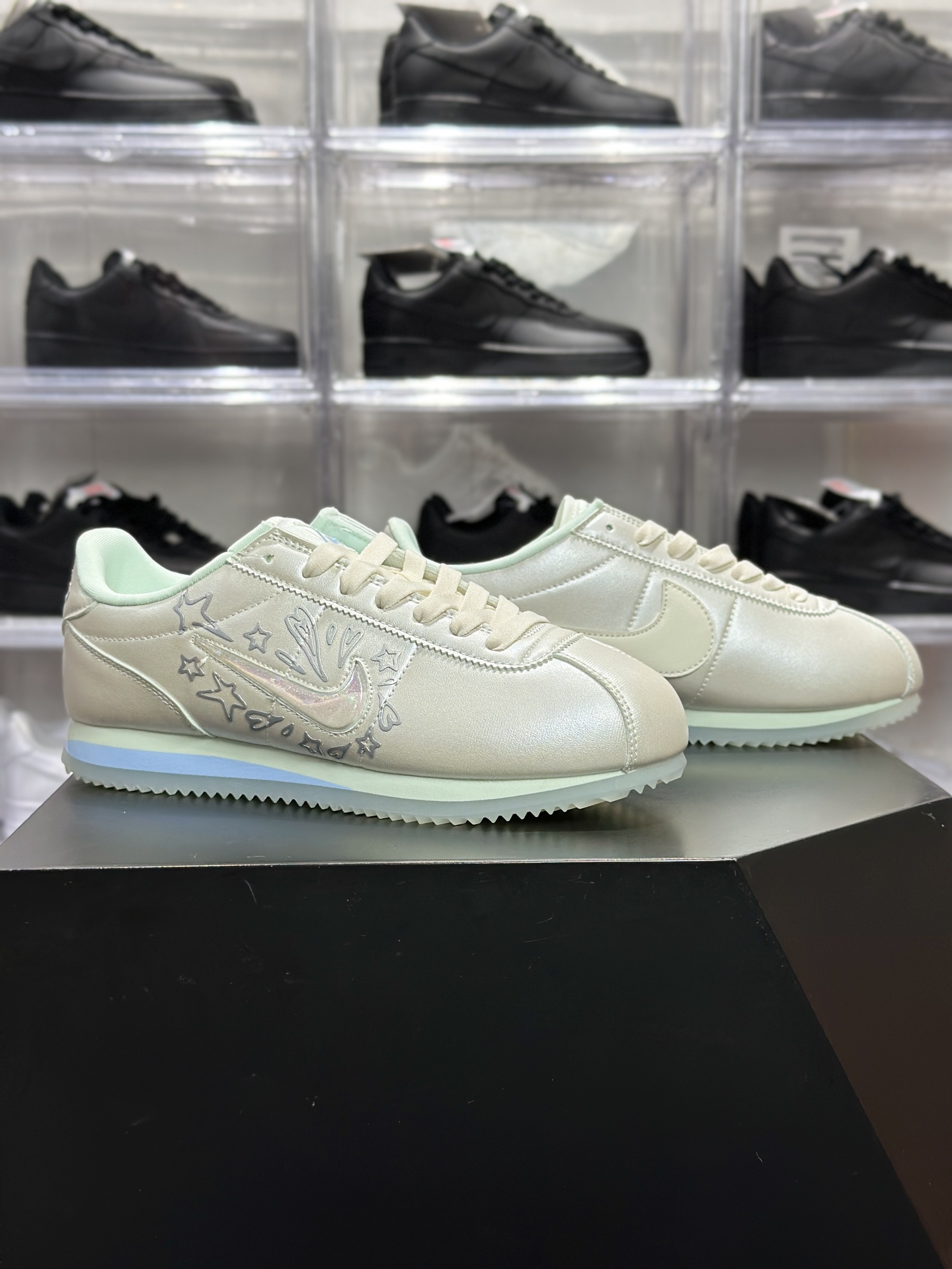 Nike Cortez 幻彩星星复古阿甘鞋 LU0528-114-莆田鞋,莆田鞋货源,高仿鞋,高仿鞋货源,安福档口,莆田高仿鞋,莆田鞋批发,高仿鞋批发,莆田高仿运动鞋,高仿运动鞋,莆田运动鞋 Nike Cortez 幻彩星星复古阿甘鞋 LU0528-114