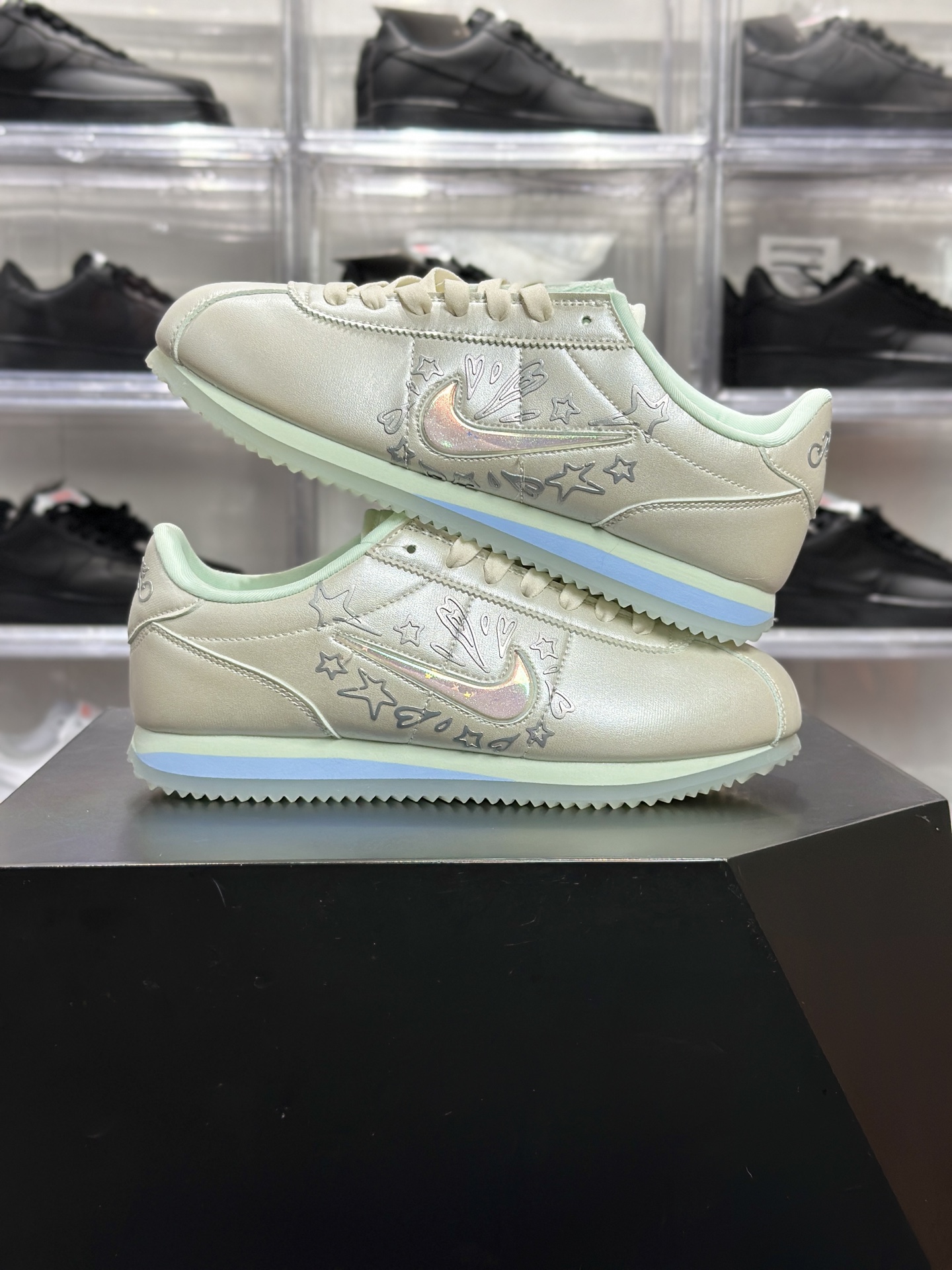 Nike Cortez 幻彩星星复古阿甘鞋 LU0528-114-莆田鞋,莆田鞋货源,高仿鞋,高仿鞋货源,安福档口,莆田高仿鞋,莆田鞋批发,高仿鞋批发,莆田高仿运动鞋,高仿运动鞋,莆田运动鞋 Nike Cortez 幻彩星星复古阿甘鞋 LU0528-114