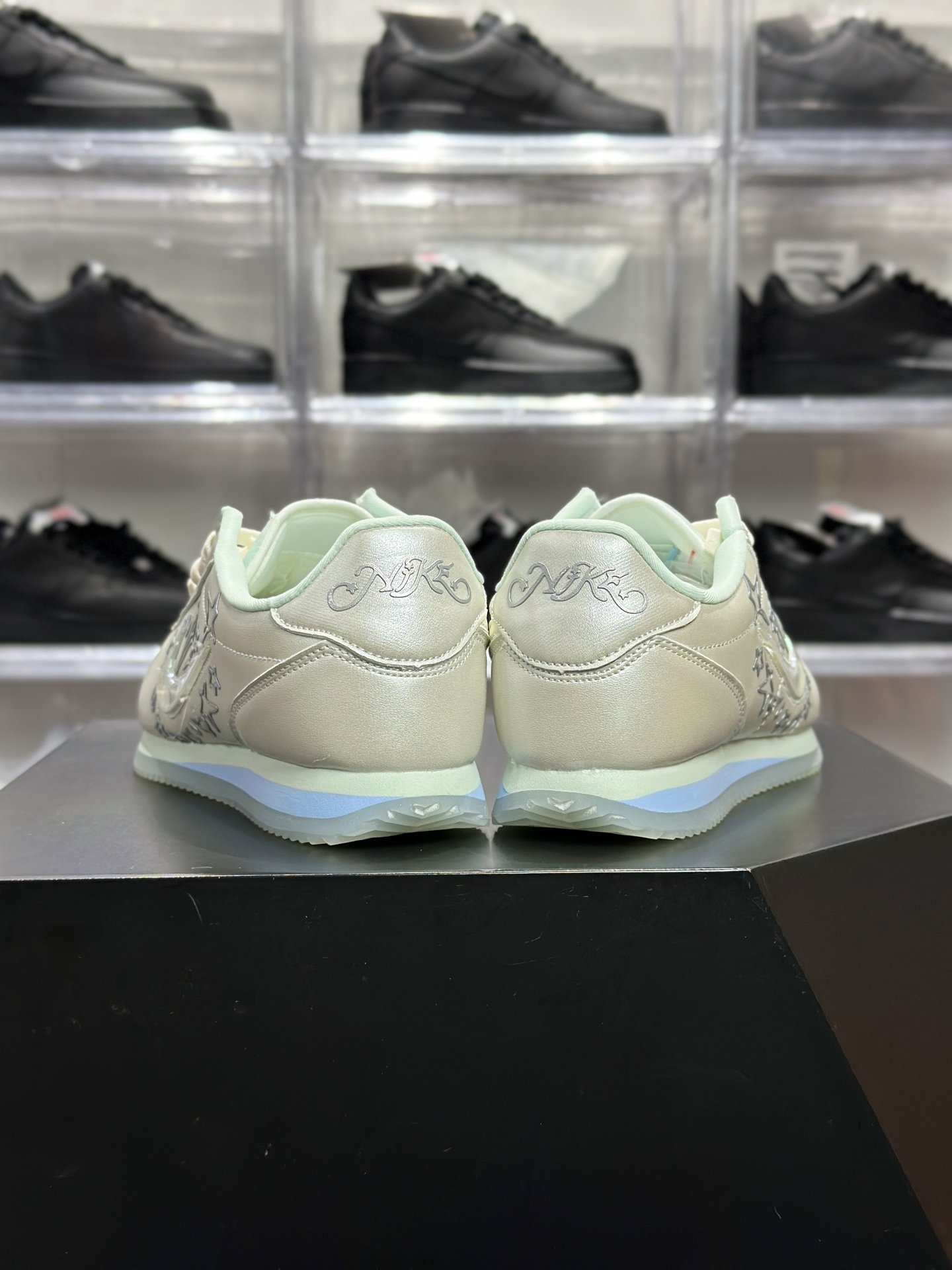 Nike Cortez 幻彩星星复古阿甘鞋 LU0528-114-莆田鞋,莆田鞋货源,高仿鞋,高仿鞋货源,安福档口,莆田高仿鞋,莆田鞋批发,高仿鞋批发,莆田高仿运动鞋,高仿运动鞋,莆田运动鞋 Nike Cortez 幻彩星星复古阿甘鞋 LU0528-114